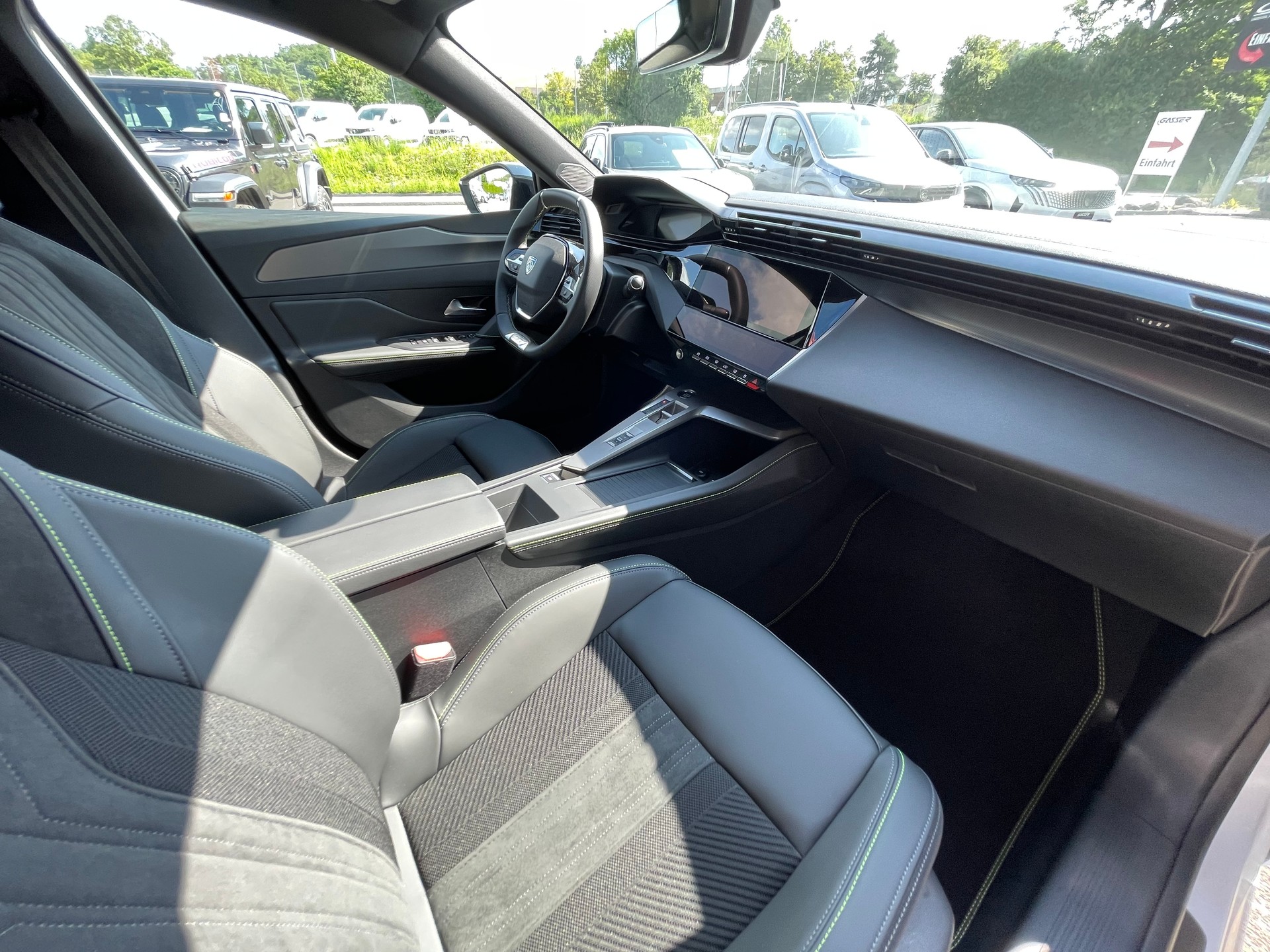 PEUGEOT 308 1.2 MEHV 136 GT-image-8