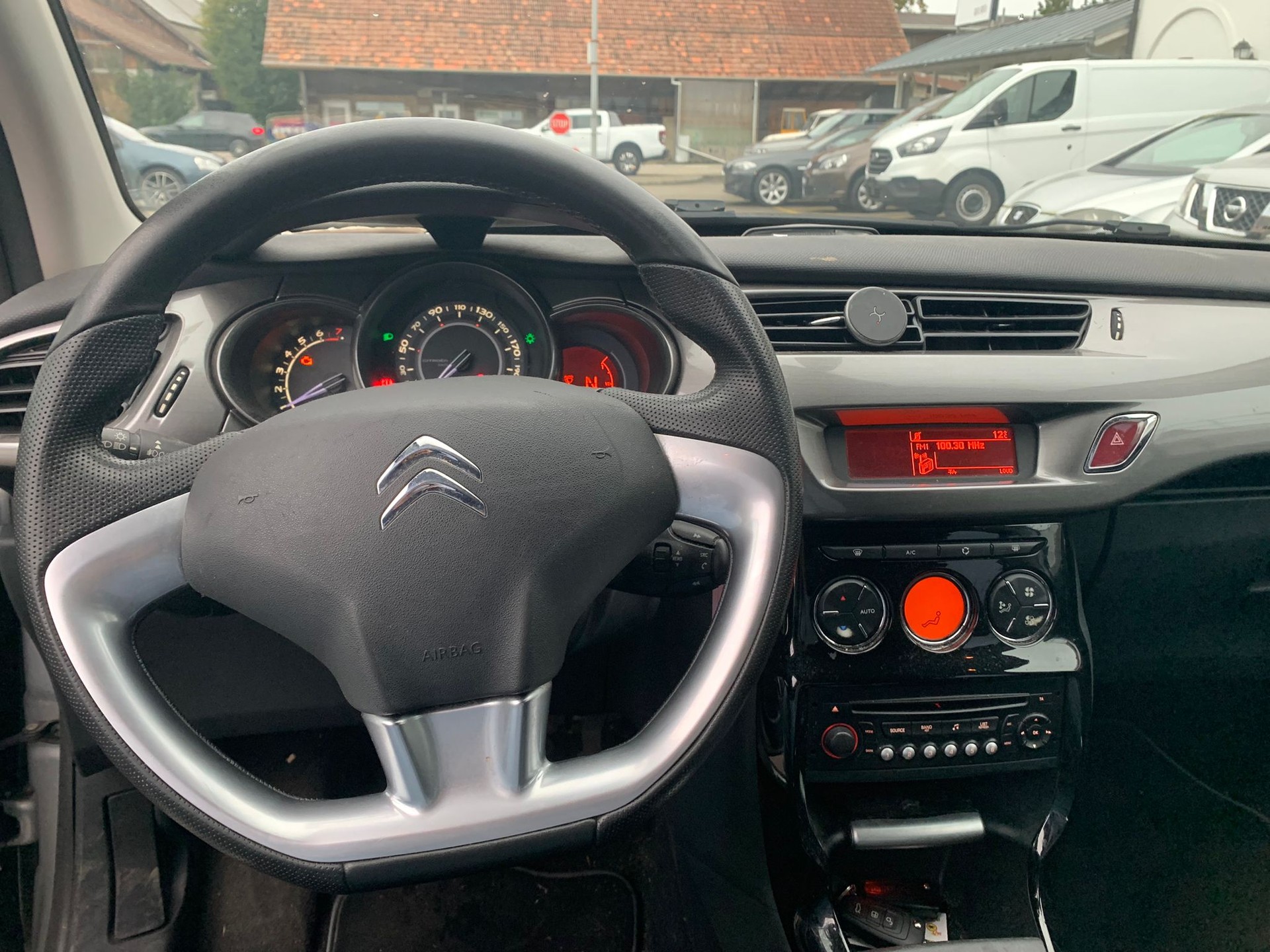 CITROEN C3 1.6i 16V Exclusive Automatic-image-3