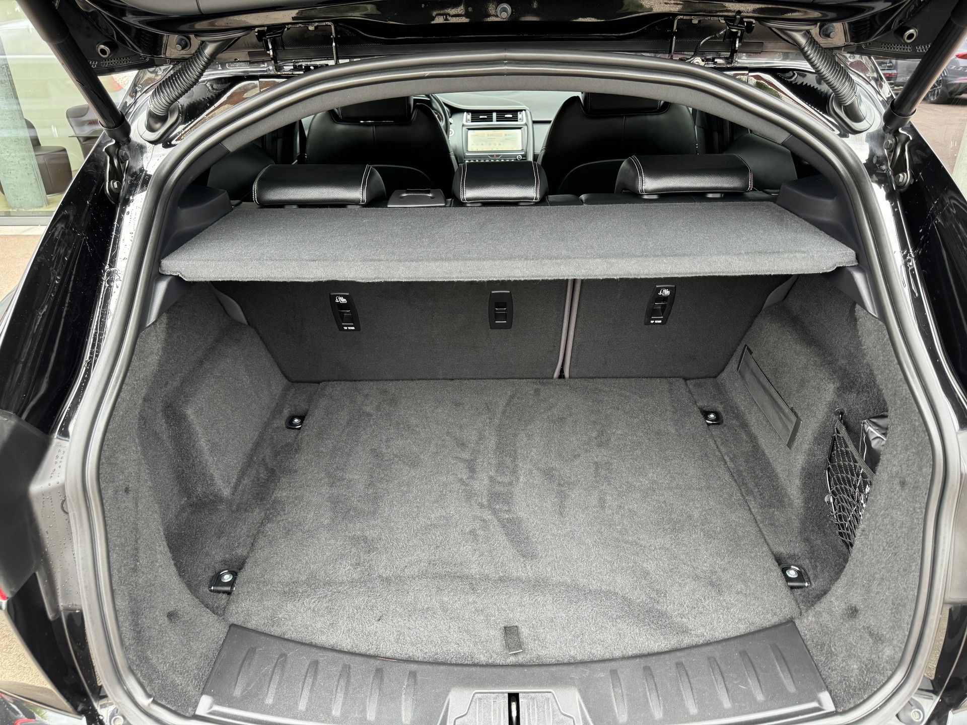 JAGUAR E-Pace 2.0d D150 R-Dynamic SE AWD Automatik-image-18