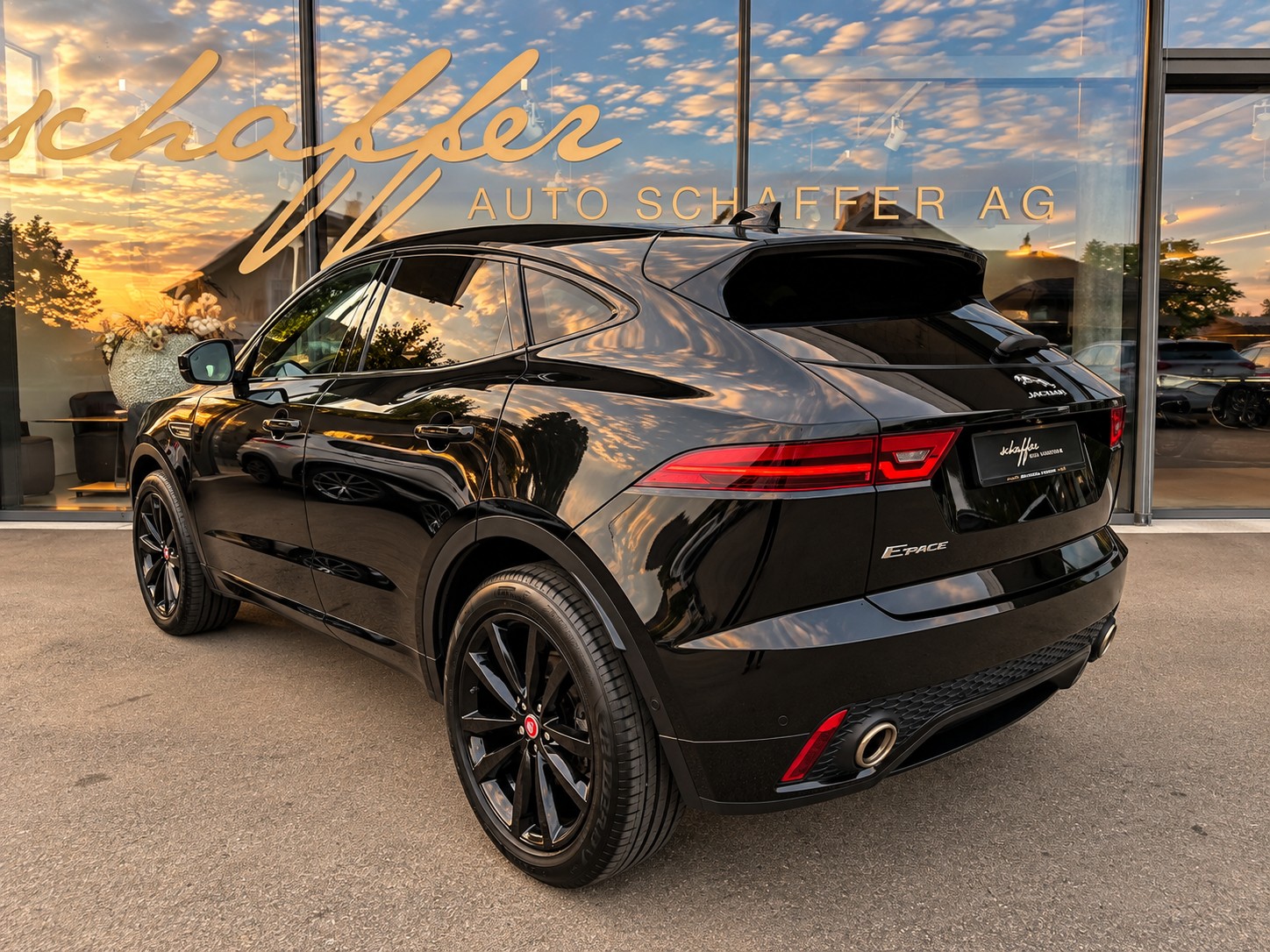 JAGUAR E-Pace 2.0d D150 R-Dynamic SE AWD Automatik-image-5