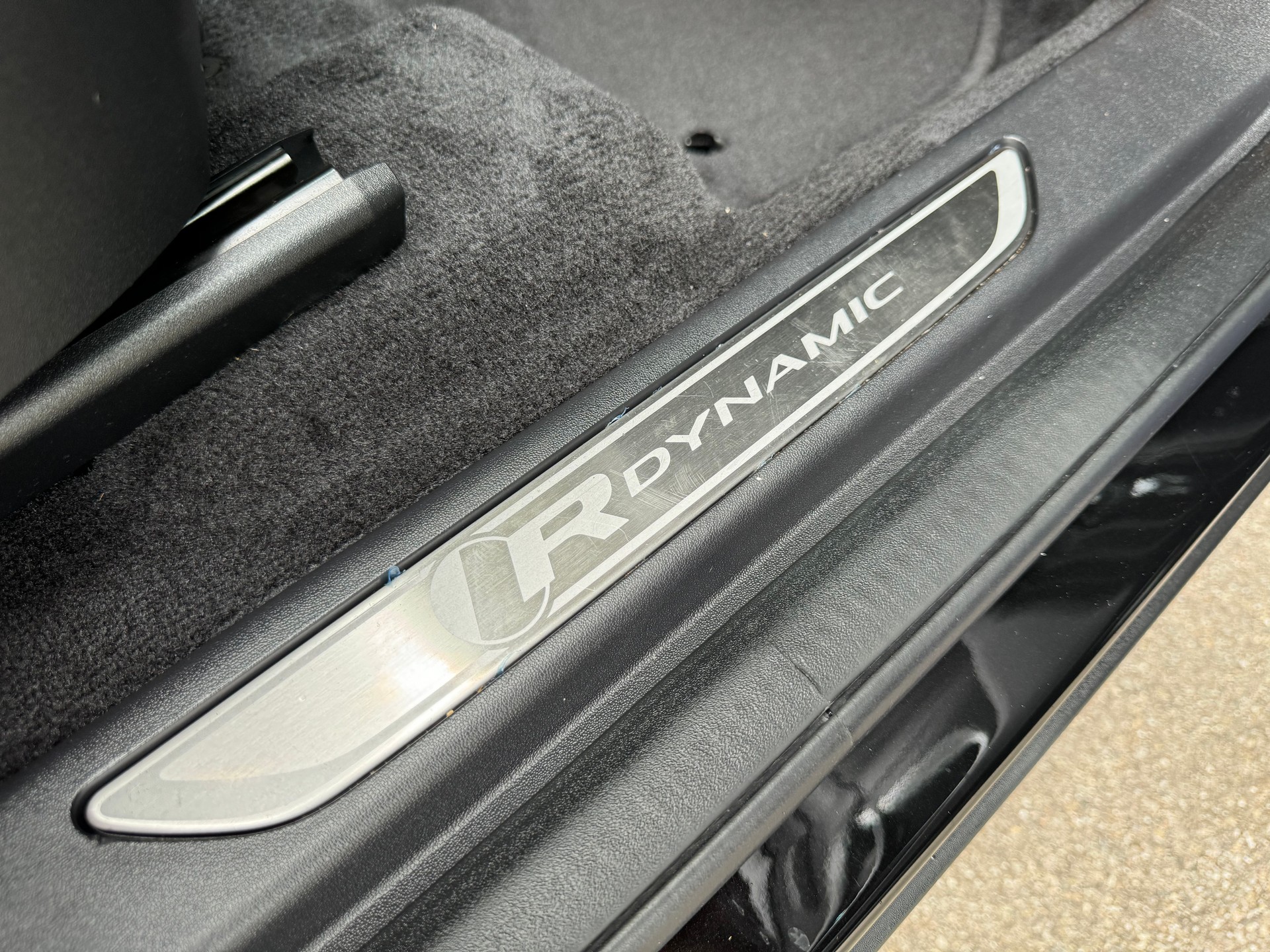 JAGUAR E-Pace 2.0d D150 R-Dynamic SE AWD Automatik-image-21