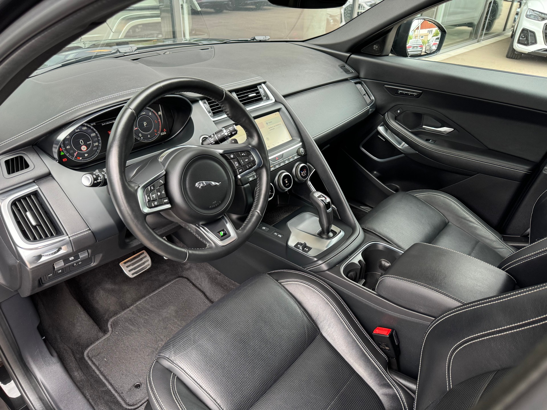 JAGUAR E-Pace 2.0d D150 R-Dynamic SE AWD Automatik-image-11