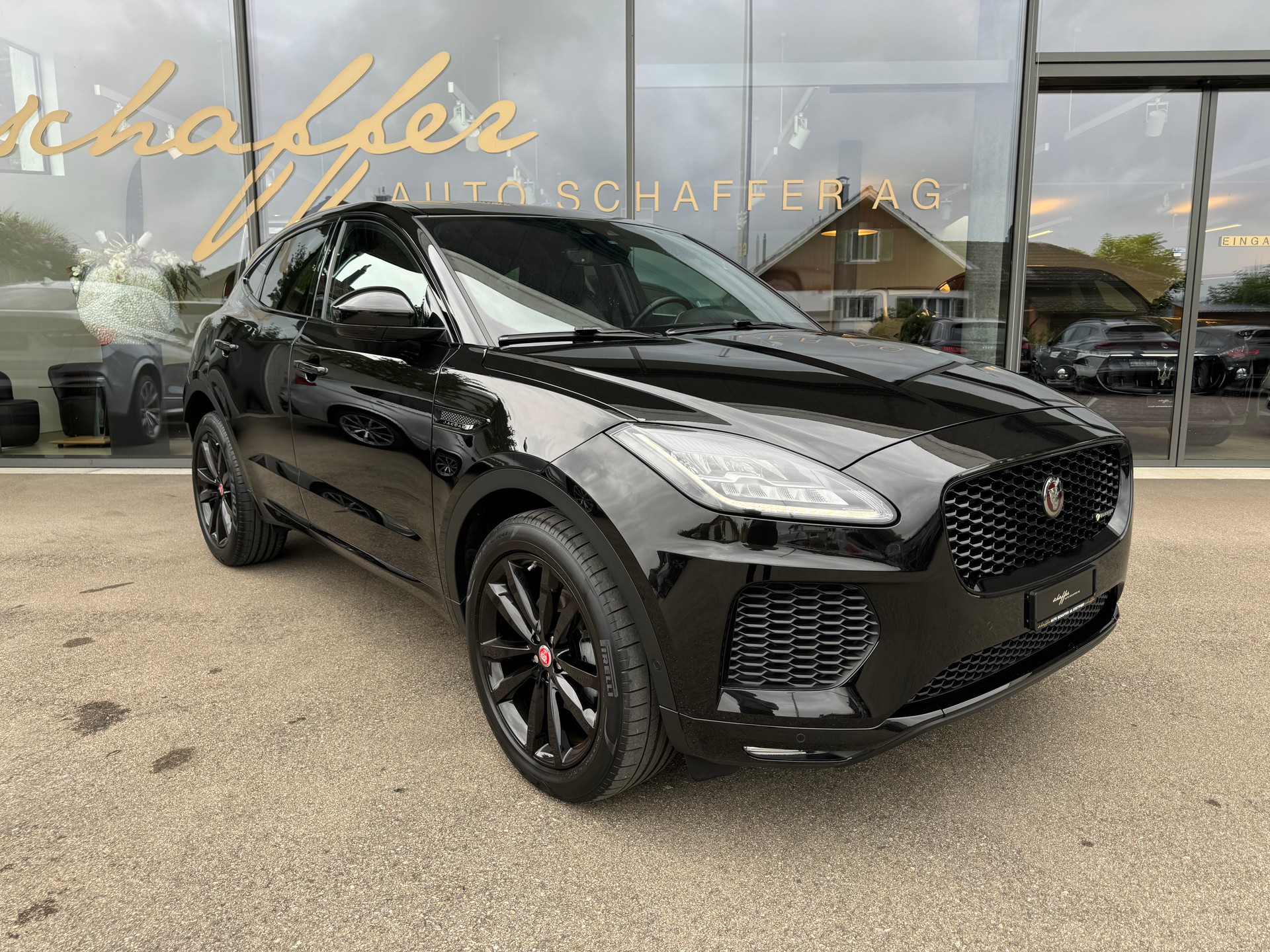 JAGUAR E-Pace 2.0d D150 R-Dynamic SE AWD Automatik-image-3