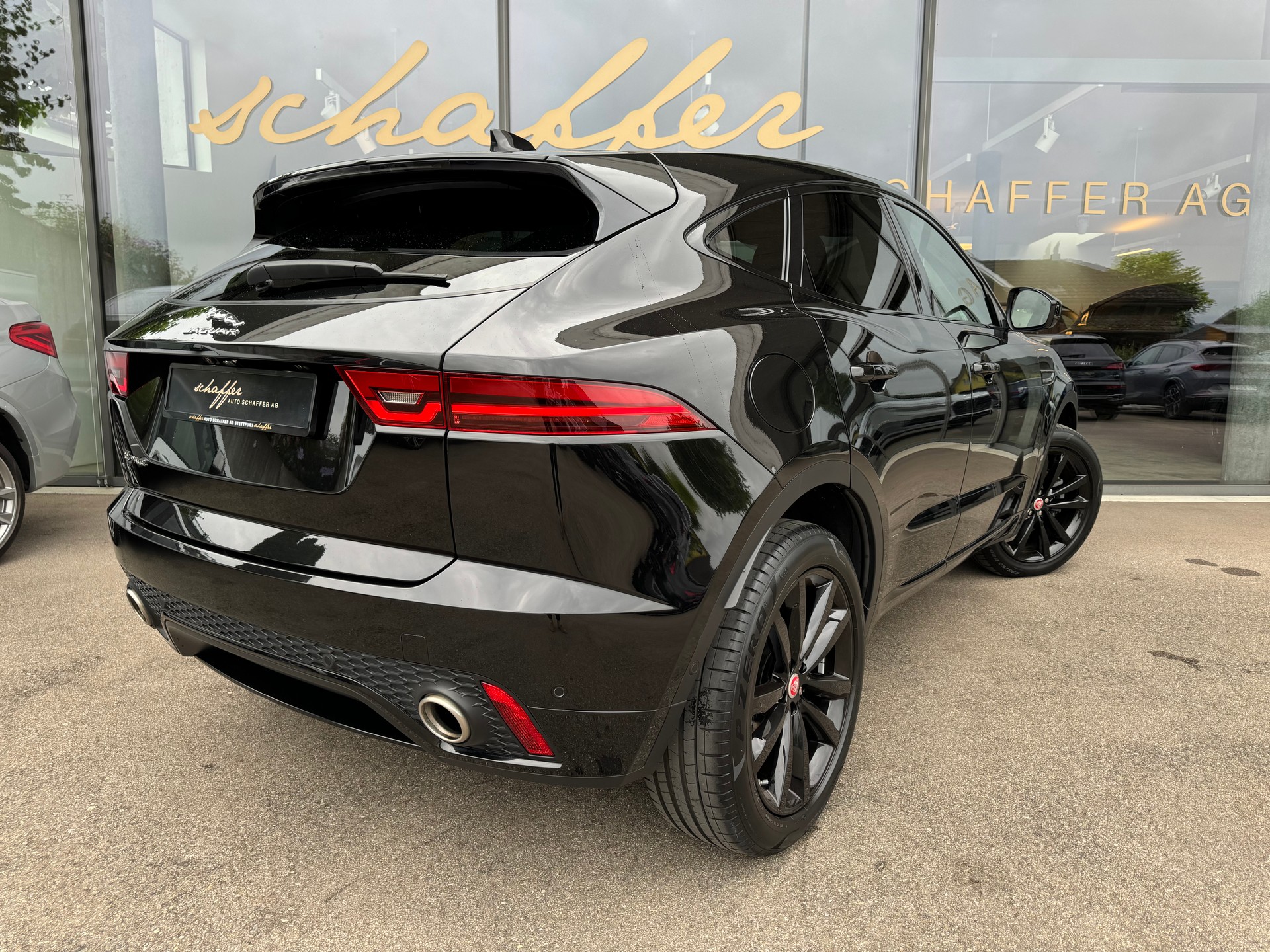 JAGUAR E-Pace 2.0d D150 R-Dynamic SE AWD Automatik-image-8