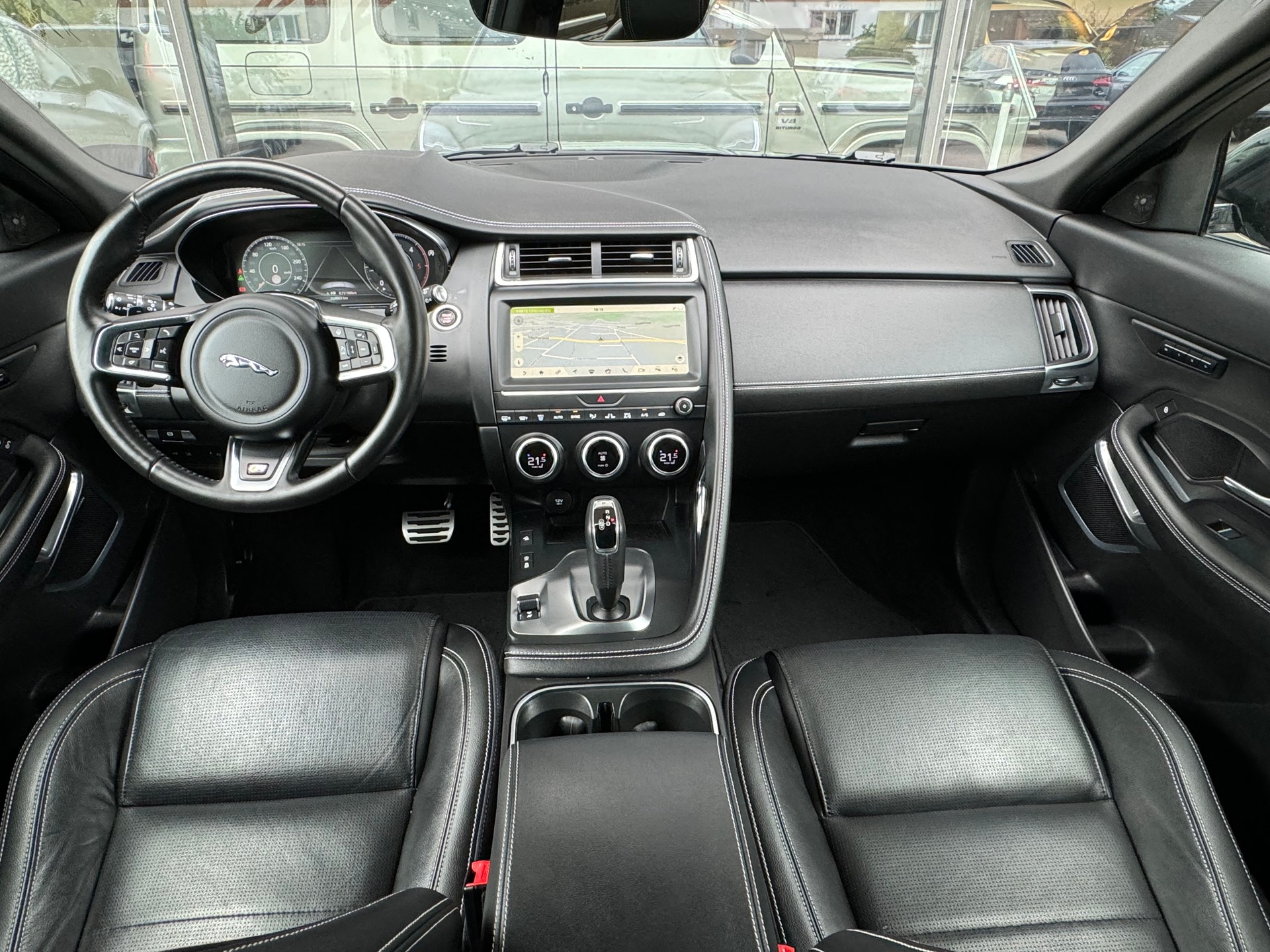 JAGUAR E-Pace 2.0d D150 R-Dynamic SE AWD Automatik-image-18