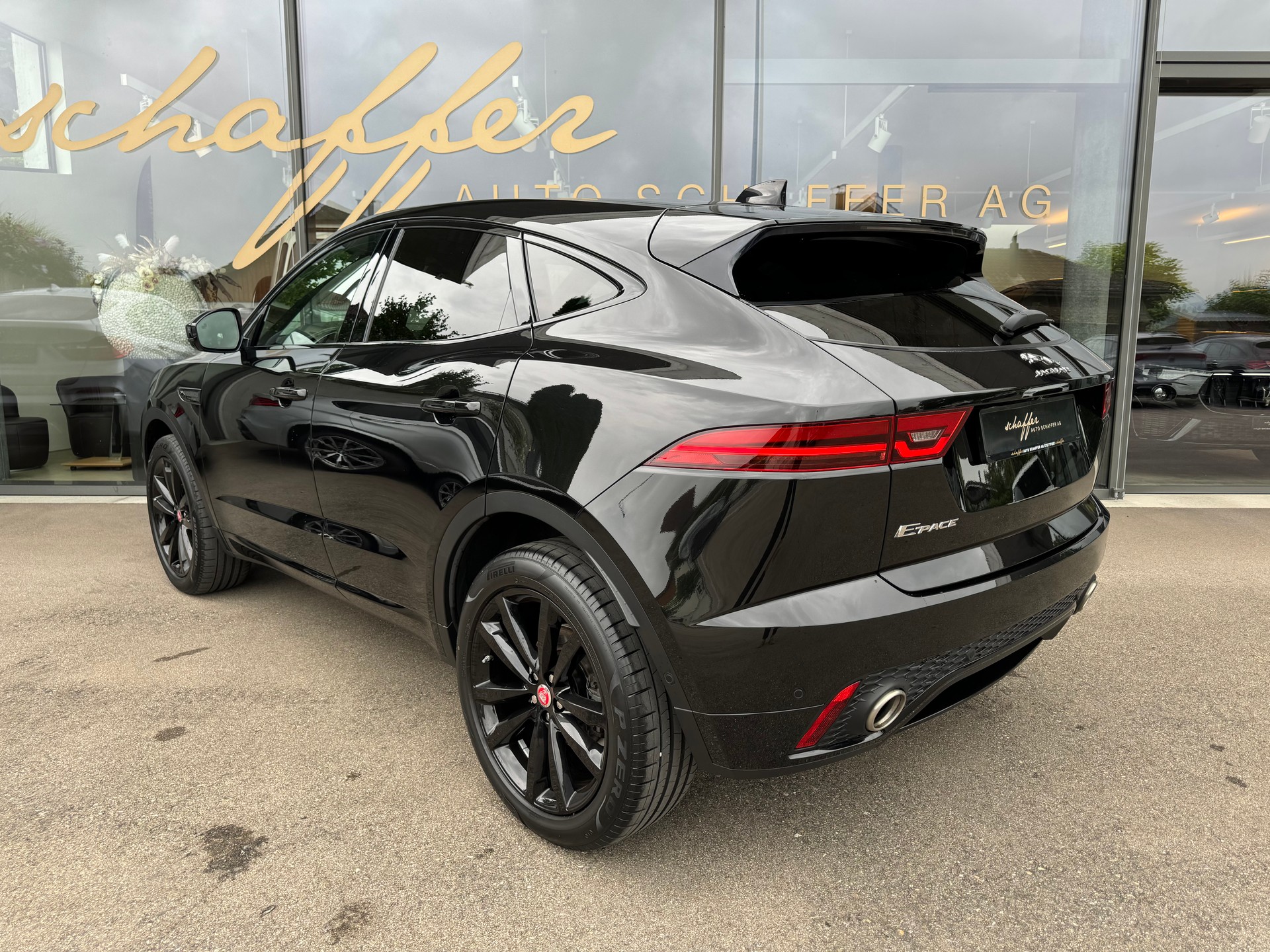 JAGUAR E-Pace 2.0d D150 R-Dynamic SE AWD Automatik-image-6