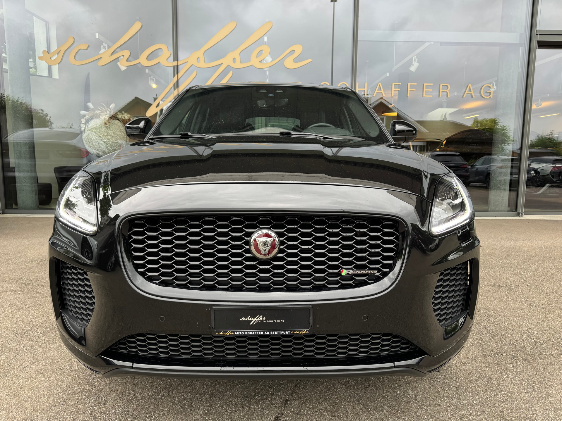 JAGUAR E-Pace 2.0d D150 R-Dynamic SE AWD Automatik-image-2