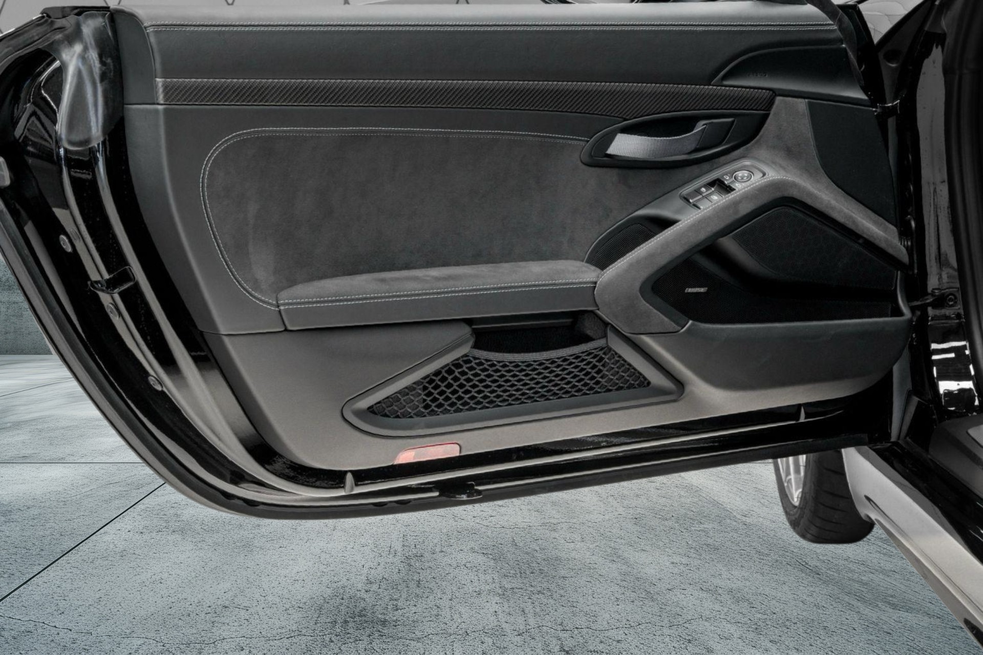 PORSCHE 718 Spyder RS-image-7