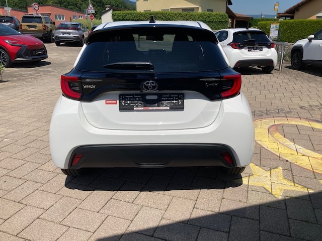 TOYOTA Yaris 1.5 Trend e-CVT-image-5