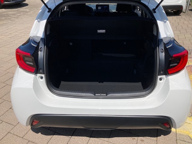 TOYOTA Yaris 1.5 Trend e-CVT-image-6
