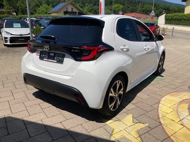 TOYOTA Yaris 1.5 Trend e-CVT-image-4