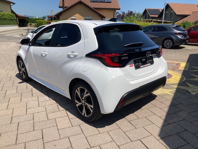 TOYOTA Yaris 1.5 Trend e-CVT-image-7