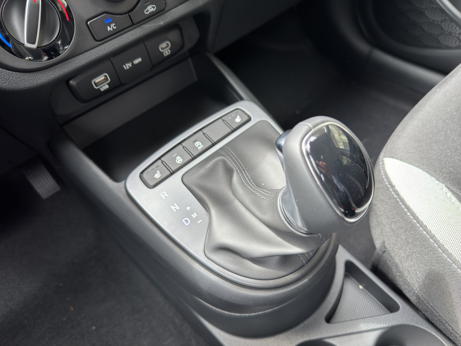 HYUNDAI i10 1.2 Amplia-image-13