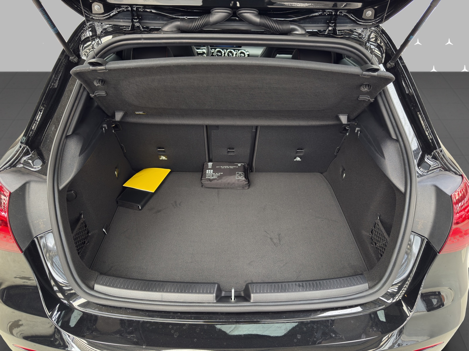 MERCEDES-BENZ A 220 4Matic 8G-DCT-image-7