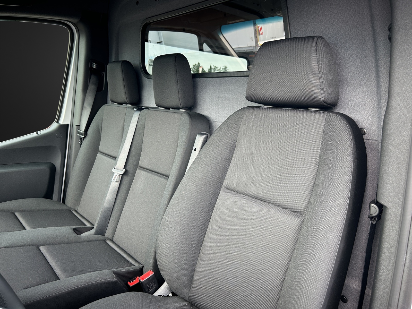 MERCEDES-BENZ eSprinter 320 PRO KA 3665mm S Worker-image-10