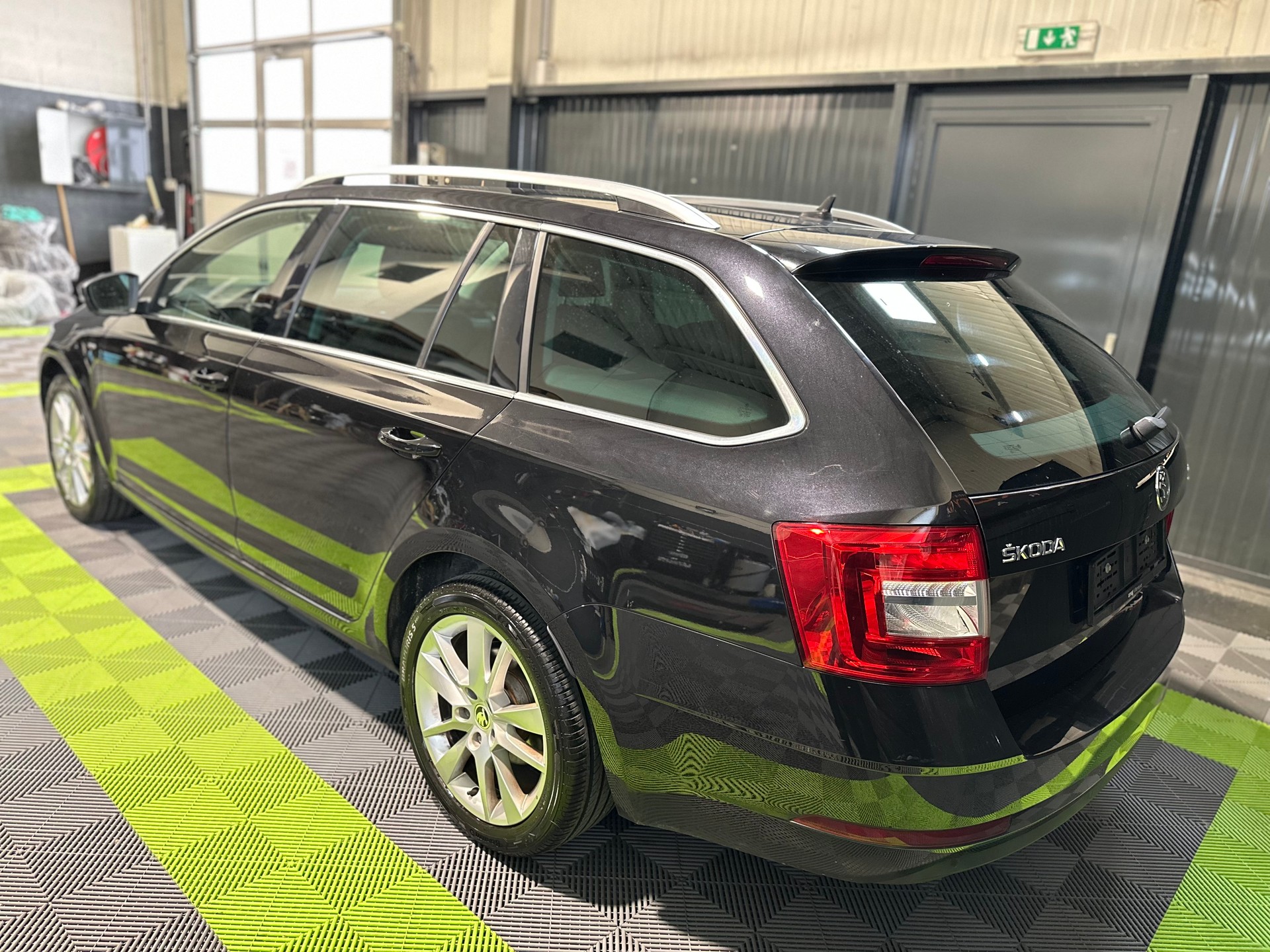 SKODA Octavia Combi 2.0 TSI Clever 4x4 DSG-image-3