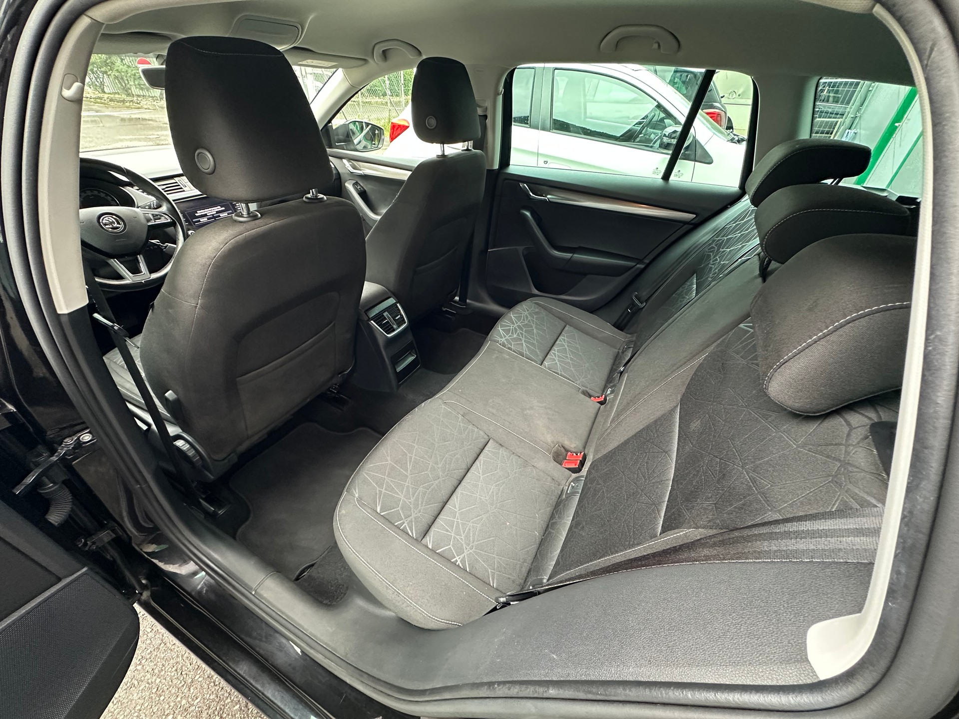 SKODA Octavia Combi 2.0 TSI Clever 4x4 DSG-image-8