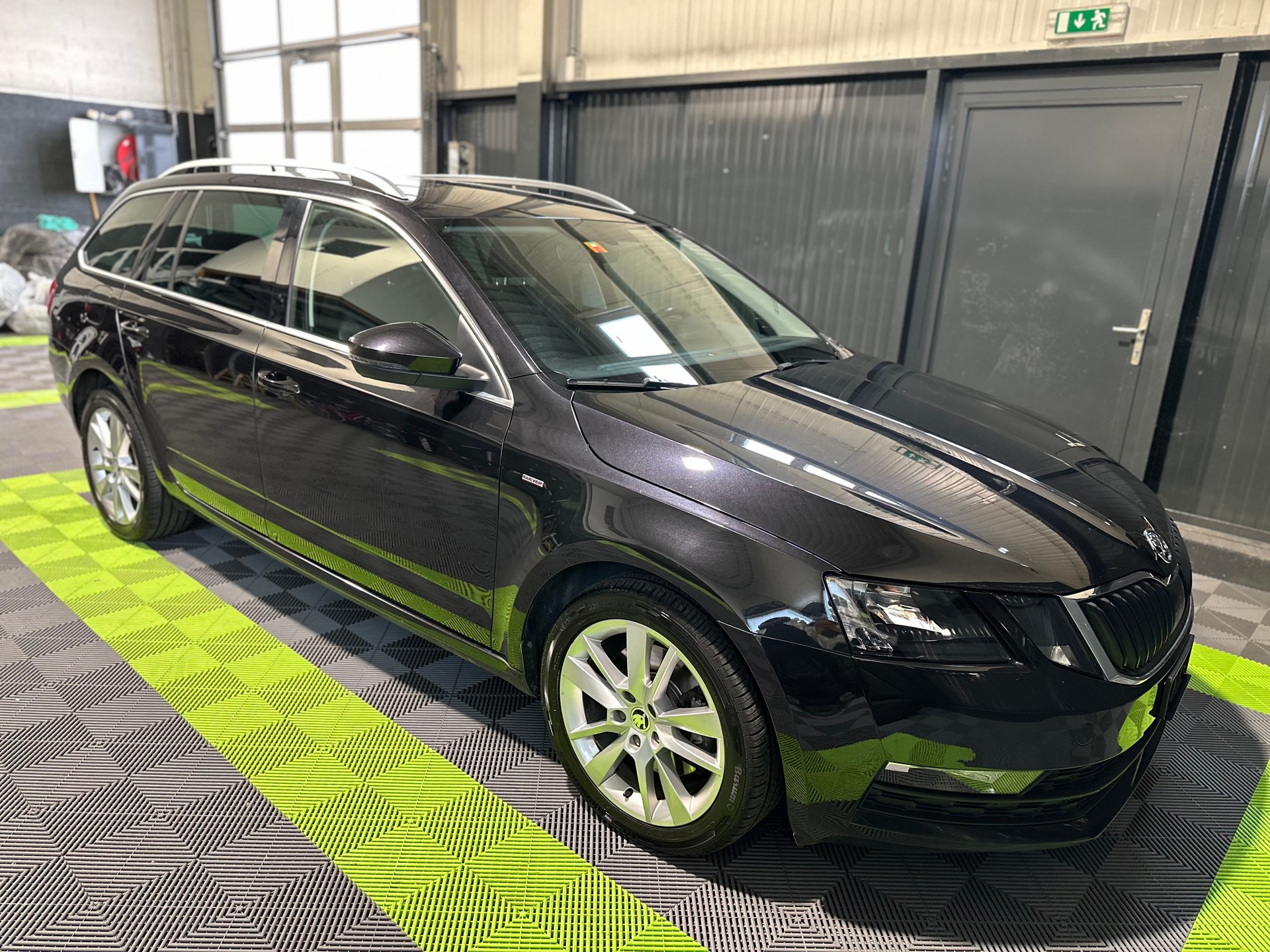 SKODA Octavia Combi 2.0 TSI Clever 4x4 DSG-image-7