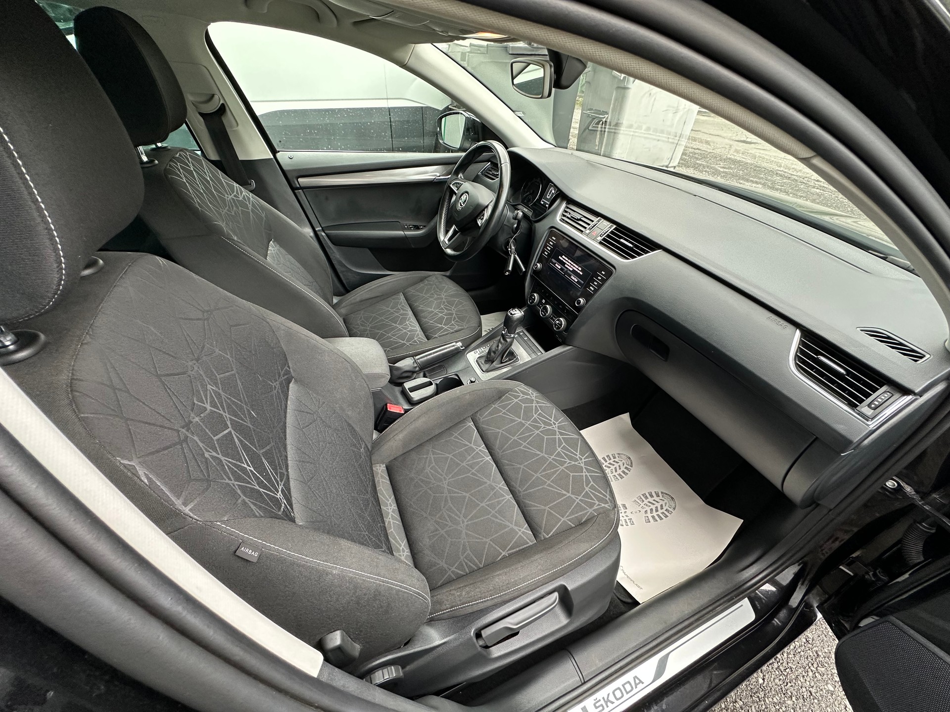 SKODA Octavia Combi 2.0 TSI Clever 4x4 DSG-image-11