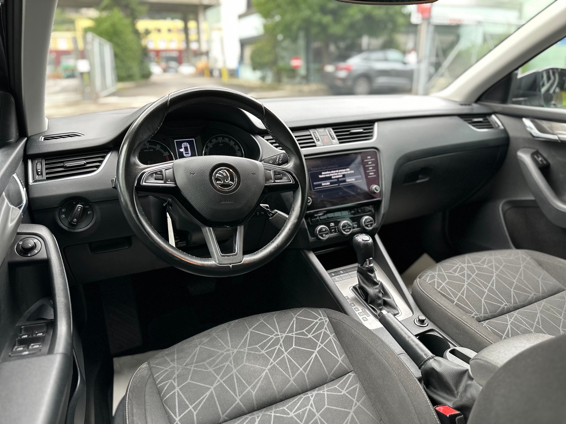 SKODA Octavia Combi 2.0 TSI Clever 4x4 DSG-image-9