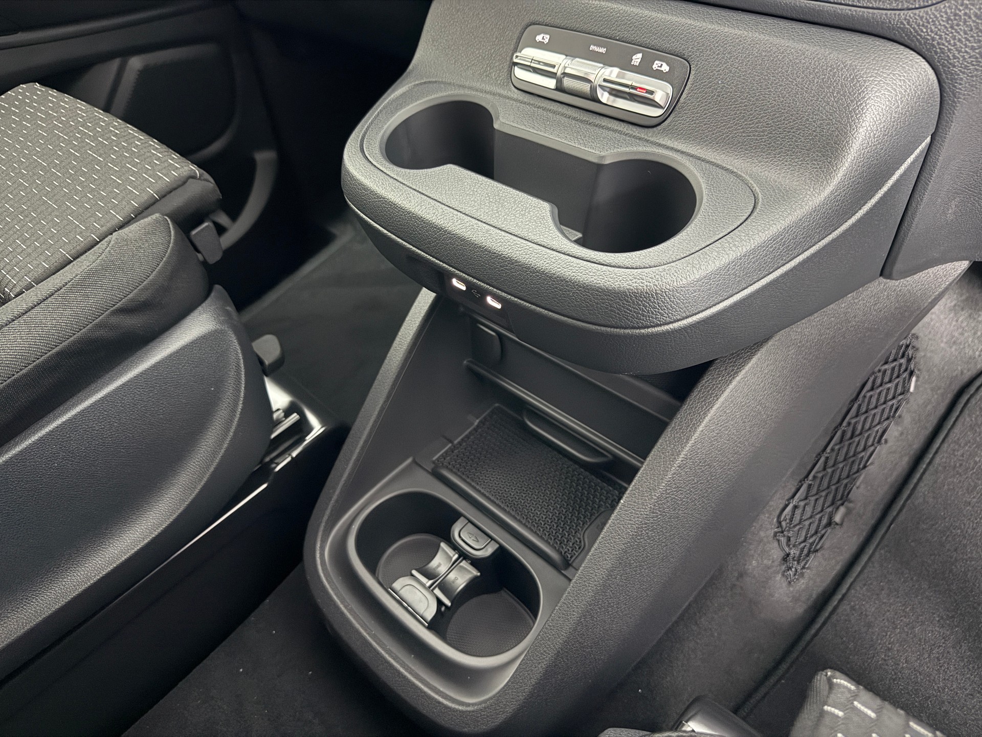 MERCEDES-BENZ Vito 116 CDI 4MATIC Tourer SELECT Family 3200mm L-image-13