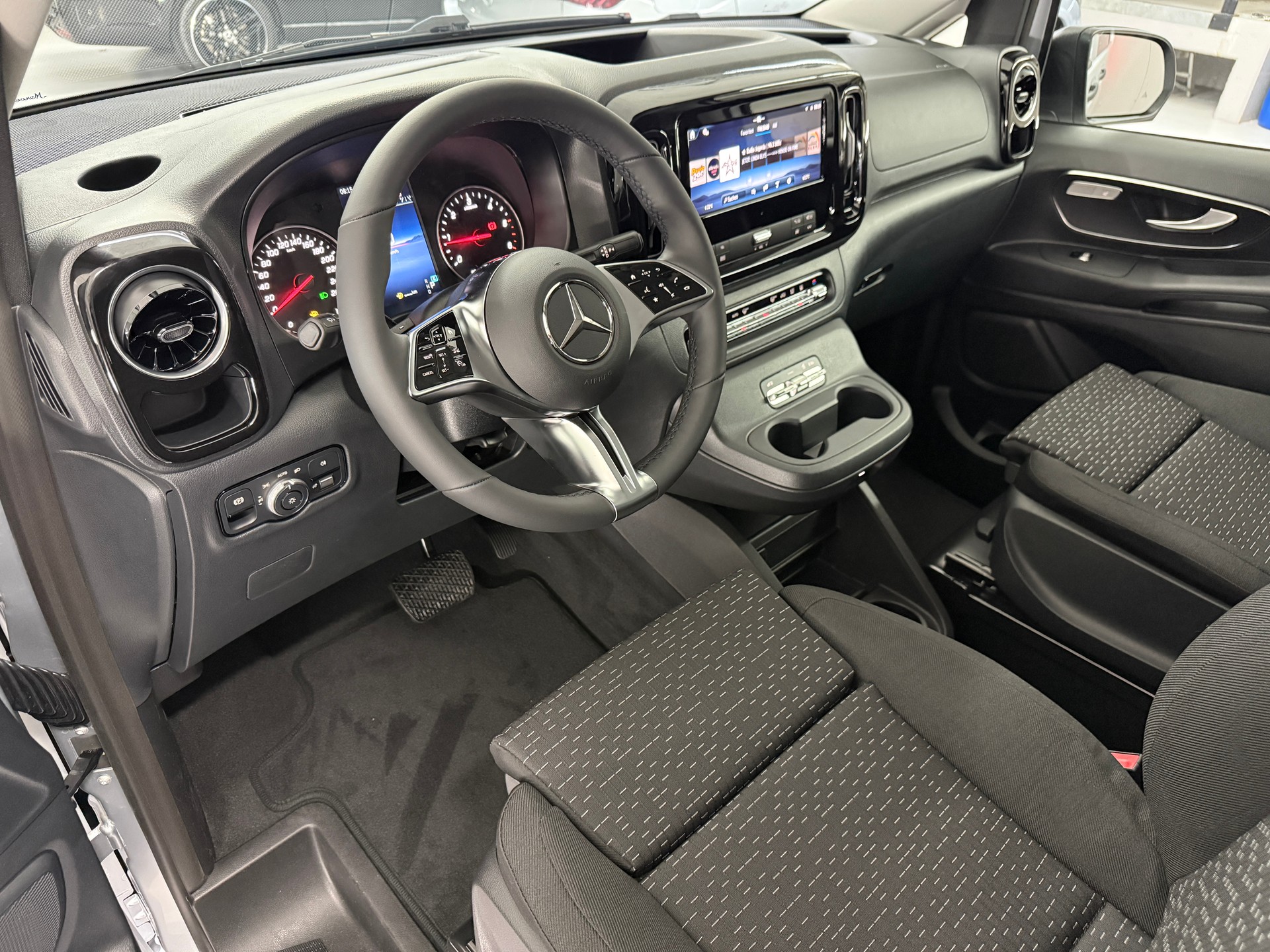 MERCEDES-BENZ Vito 116 CDI 4MATIC Tourer SELECT Family 3200mm L-image-6
