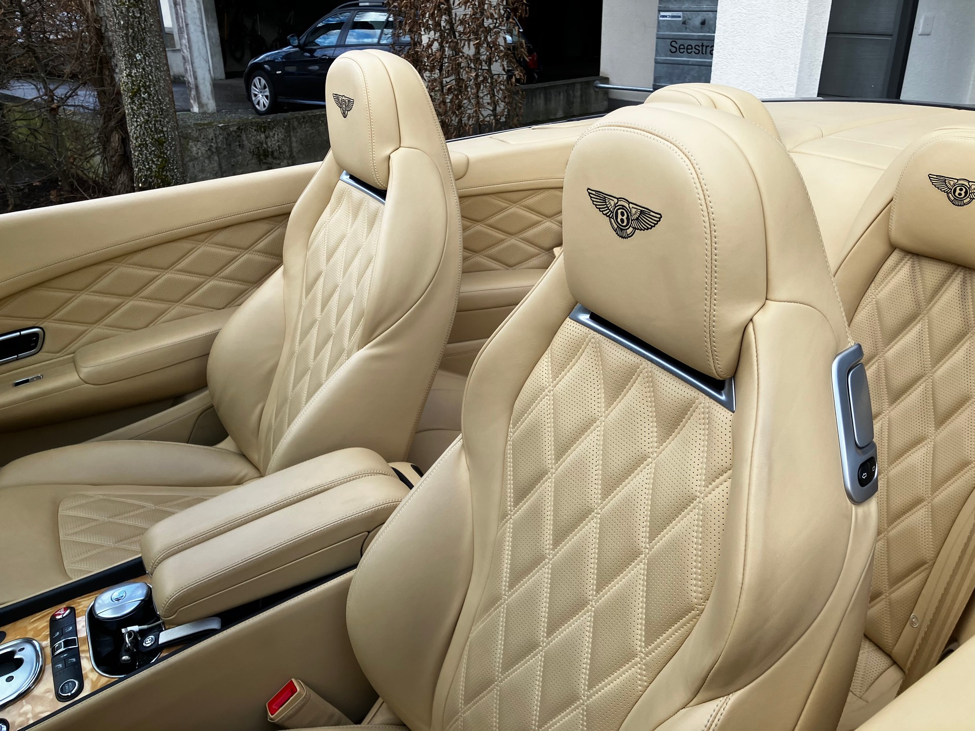 BENTLEY Continental GTC 4.0 V8-image-10