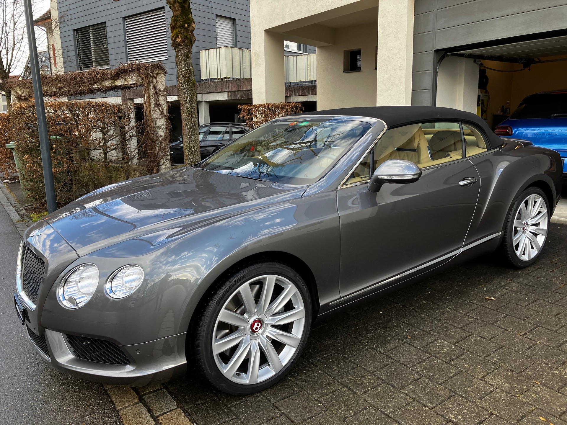 BENTLEY Continental GTC 4.0 V8-image-6