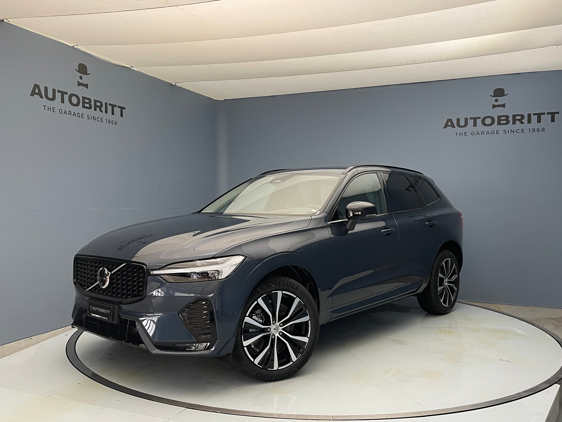 VOLVO XC60 2.0 B4 MH Ultimate Dark AWD-image-0