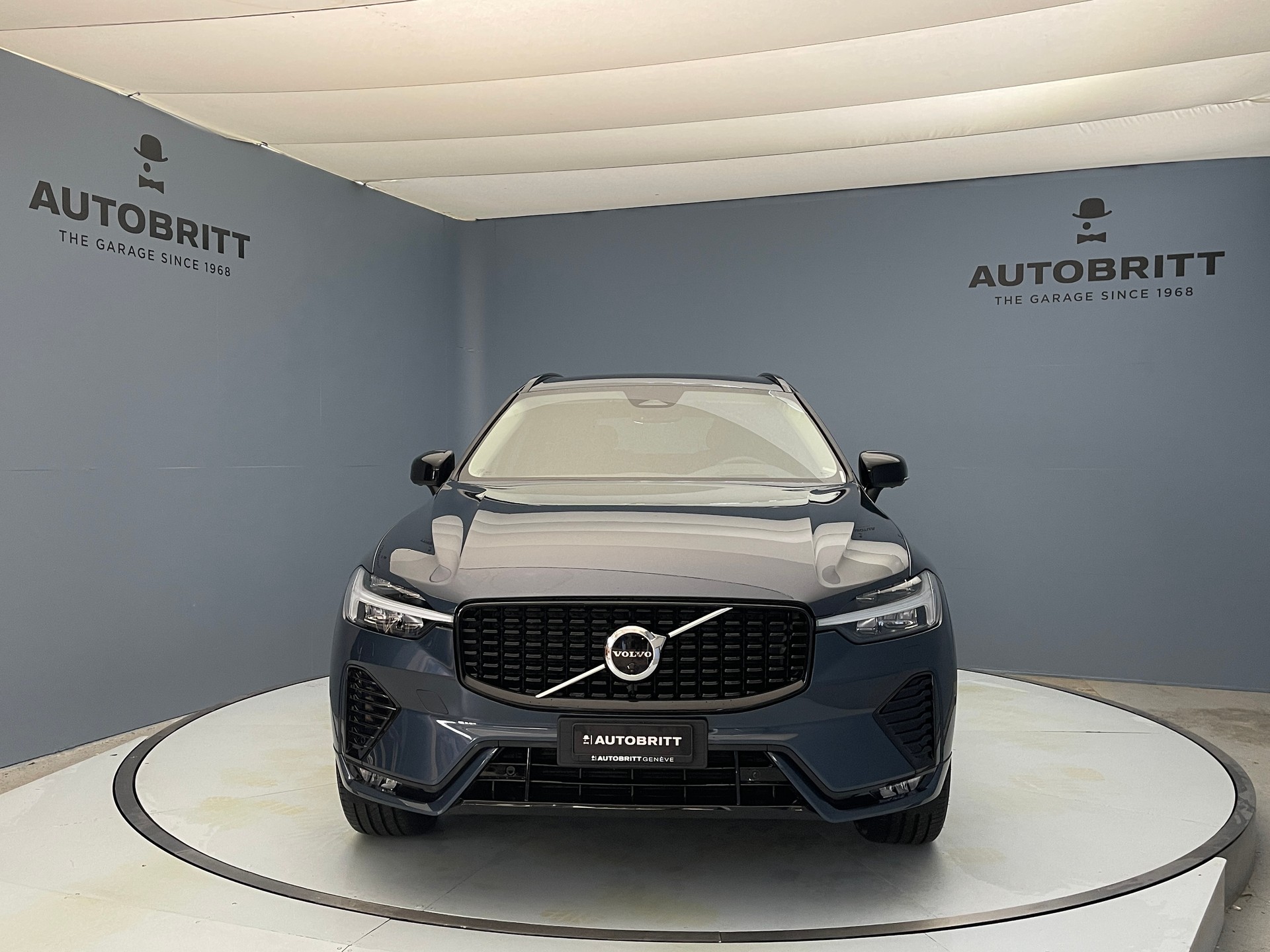 VOLVO XC60 2.0 B4 MH Ultimate Dark AWD-image-1