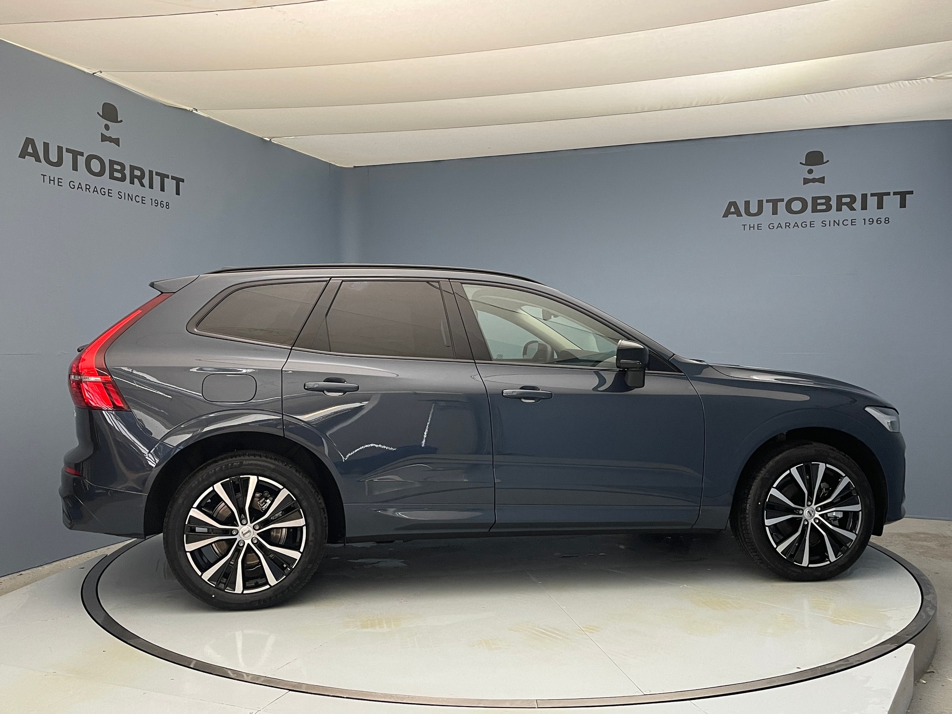 VOLVO XC60 2.0 B4 MH Ultimate Dark AWD-image-4