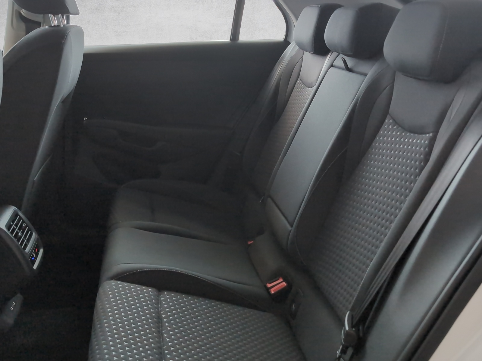 VW T-Roc 1.5 eTSI mHEV Life DSG-image-6