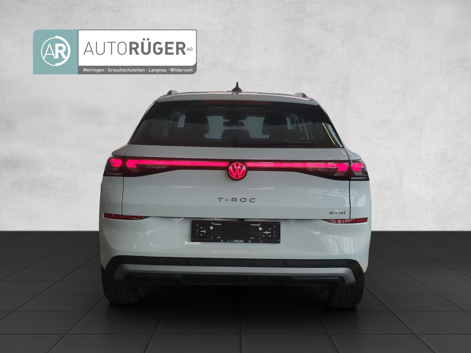 VW T-Roc 1.5 eTSI mHEV Life DSG-image-4