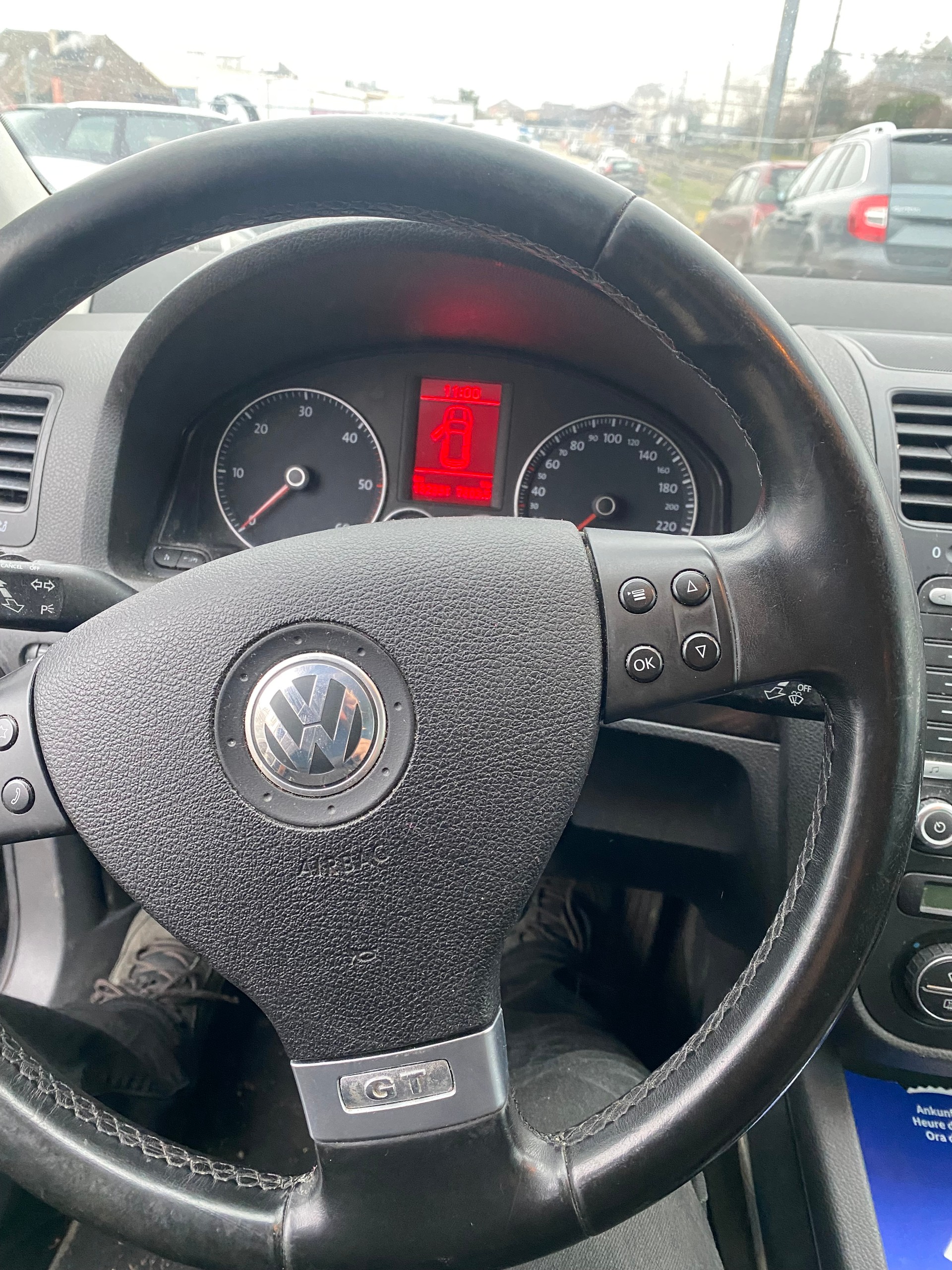 VW Golf 2.0 TDI GT Sport-image-5
