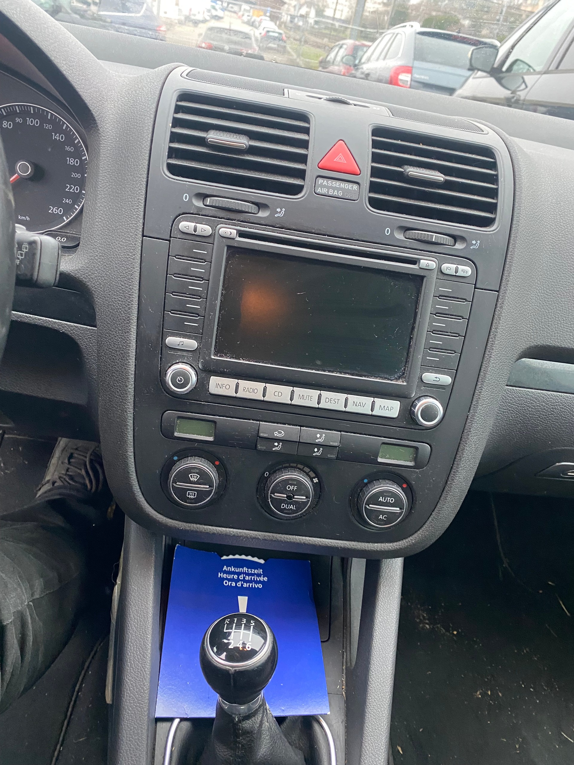 VW Golf 2.0 TDI GT Sport-image-7