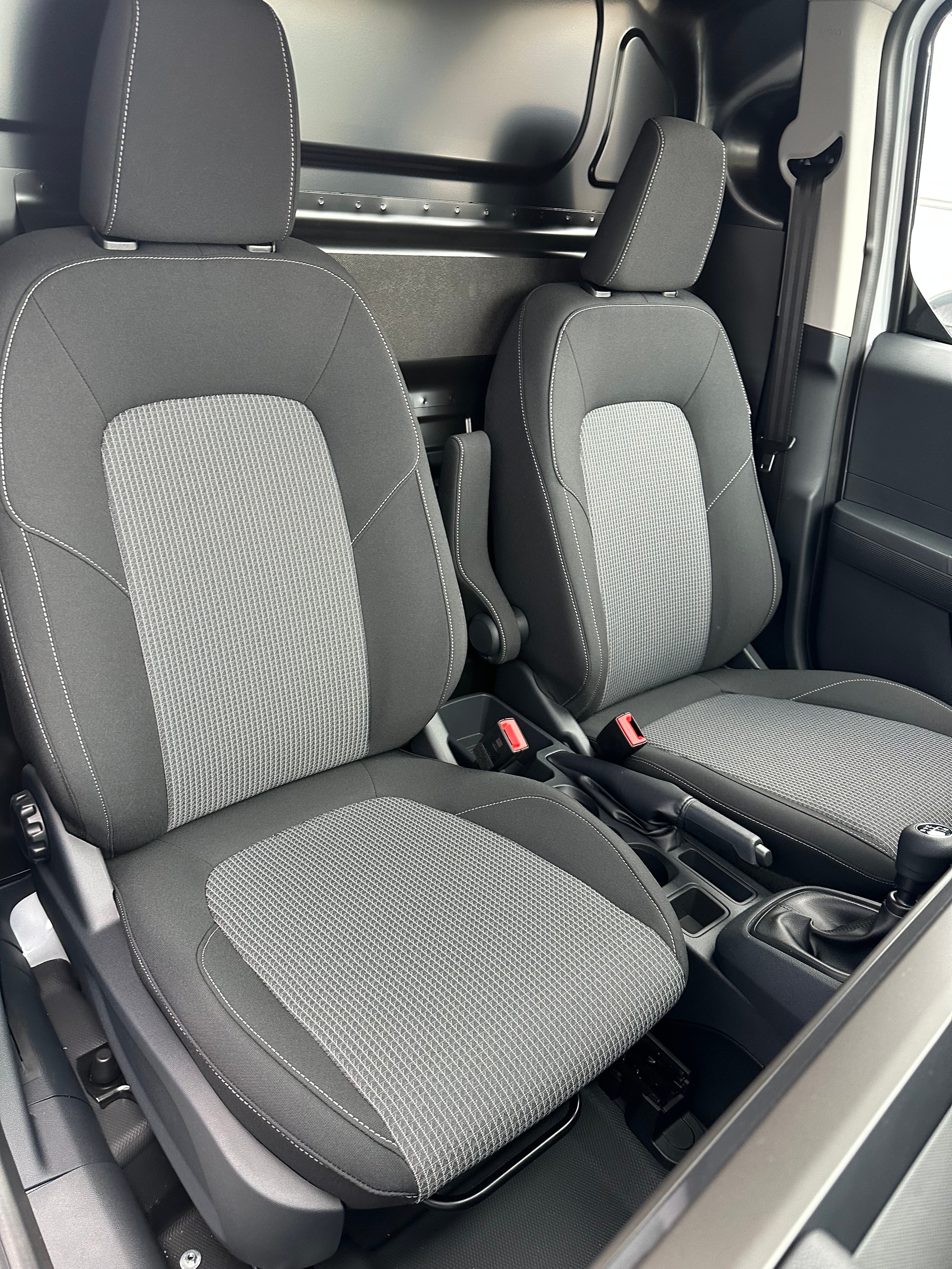 FORD Transit Courier van 1.5 EcoBlu Trend/100CV/Man.-image-13