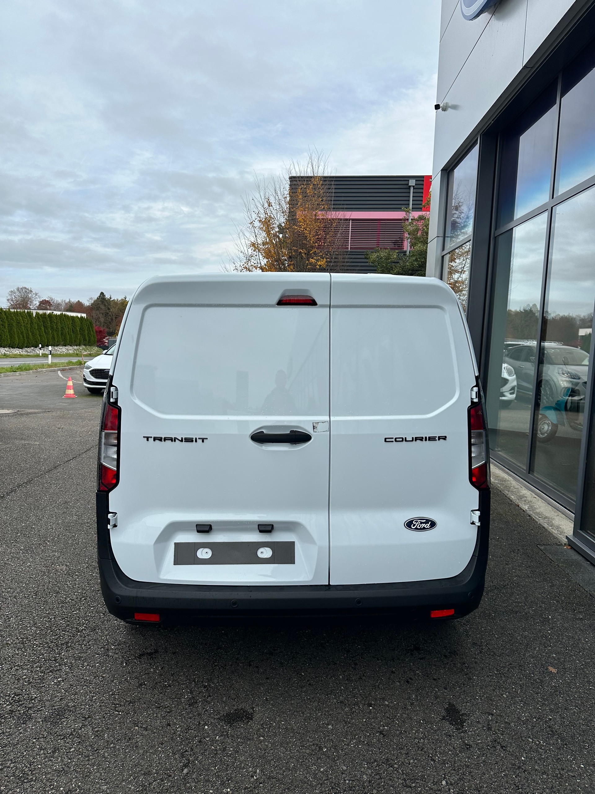 FORD Transit Courier van 1.5 EcoBlu Trend/100CV/Man.-image-4
