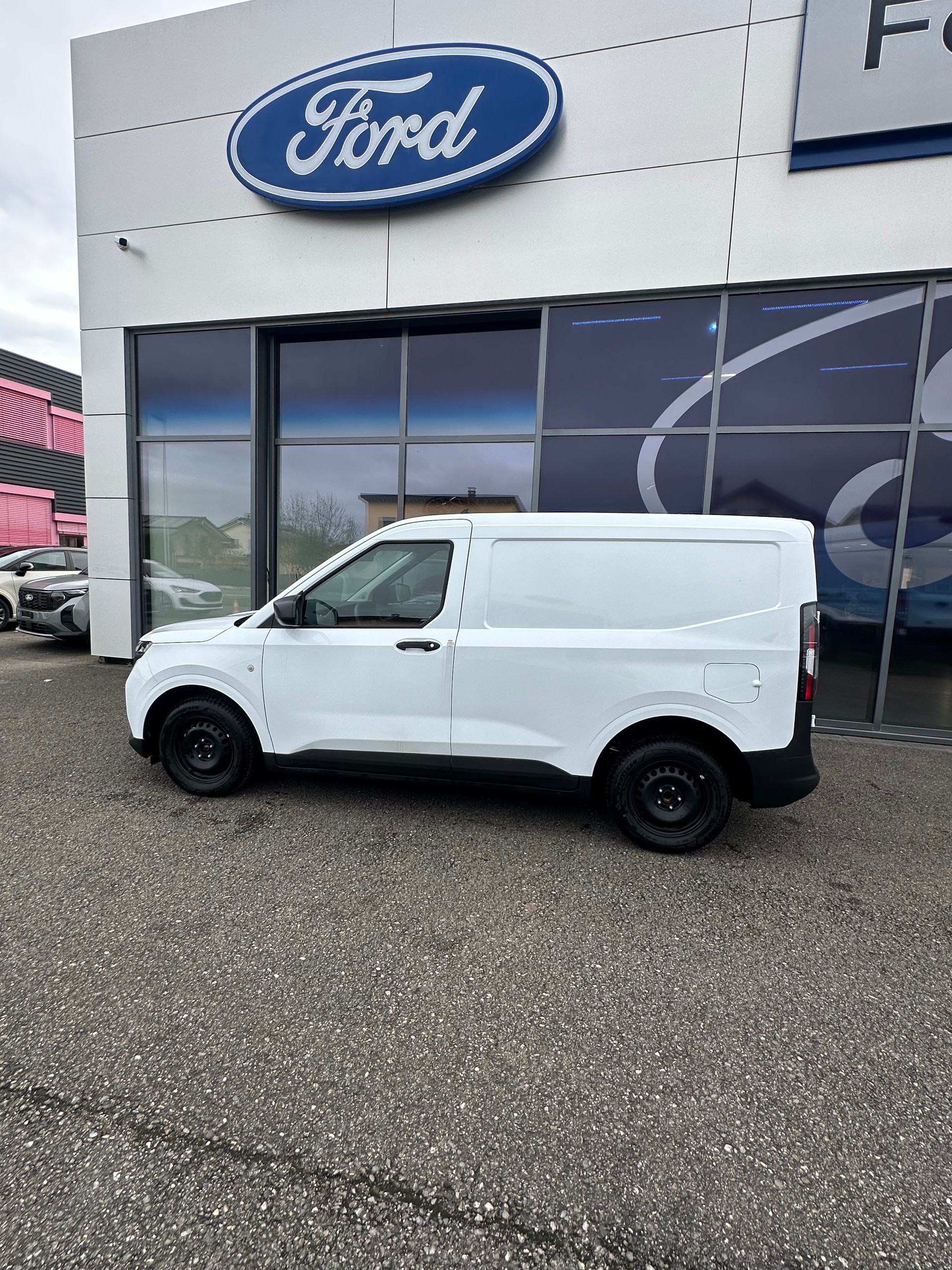 FORD Transit Courier van 1.5 EcoBlu Trend/100CV/Man.-image-2
