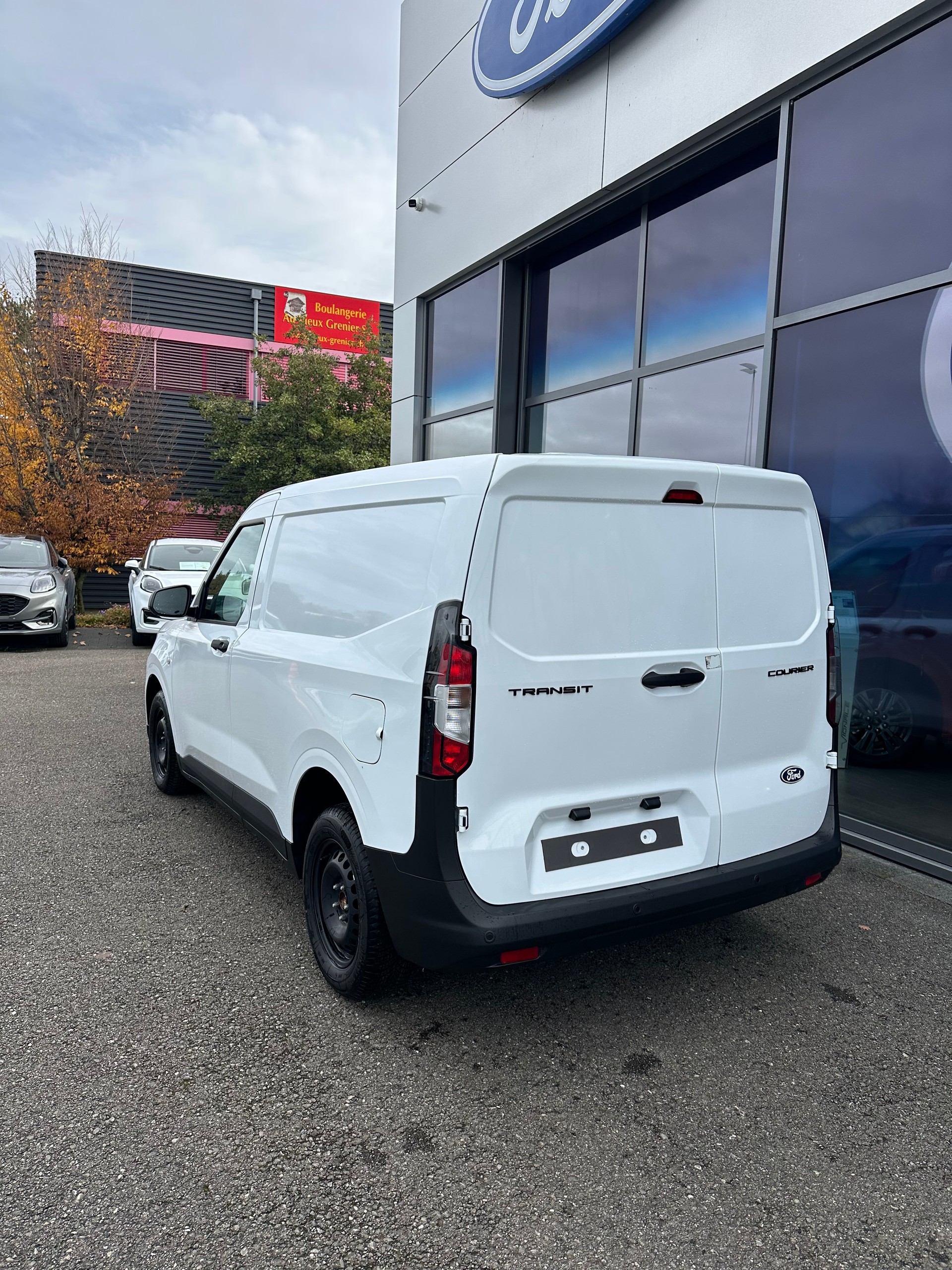 FORD Transit Courier van 1.5 EcoBlu Trend/100CV/Man.-image-3