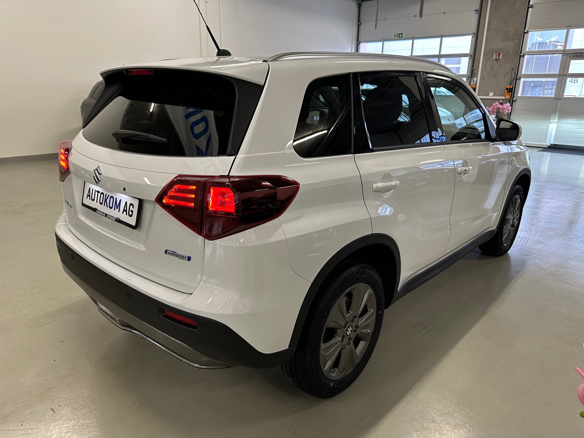 SUZUKI Vitara 1.4 Boosterjet Compact + 4x4 Hybrid Automatic-image-4