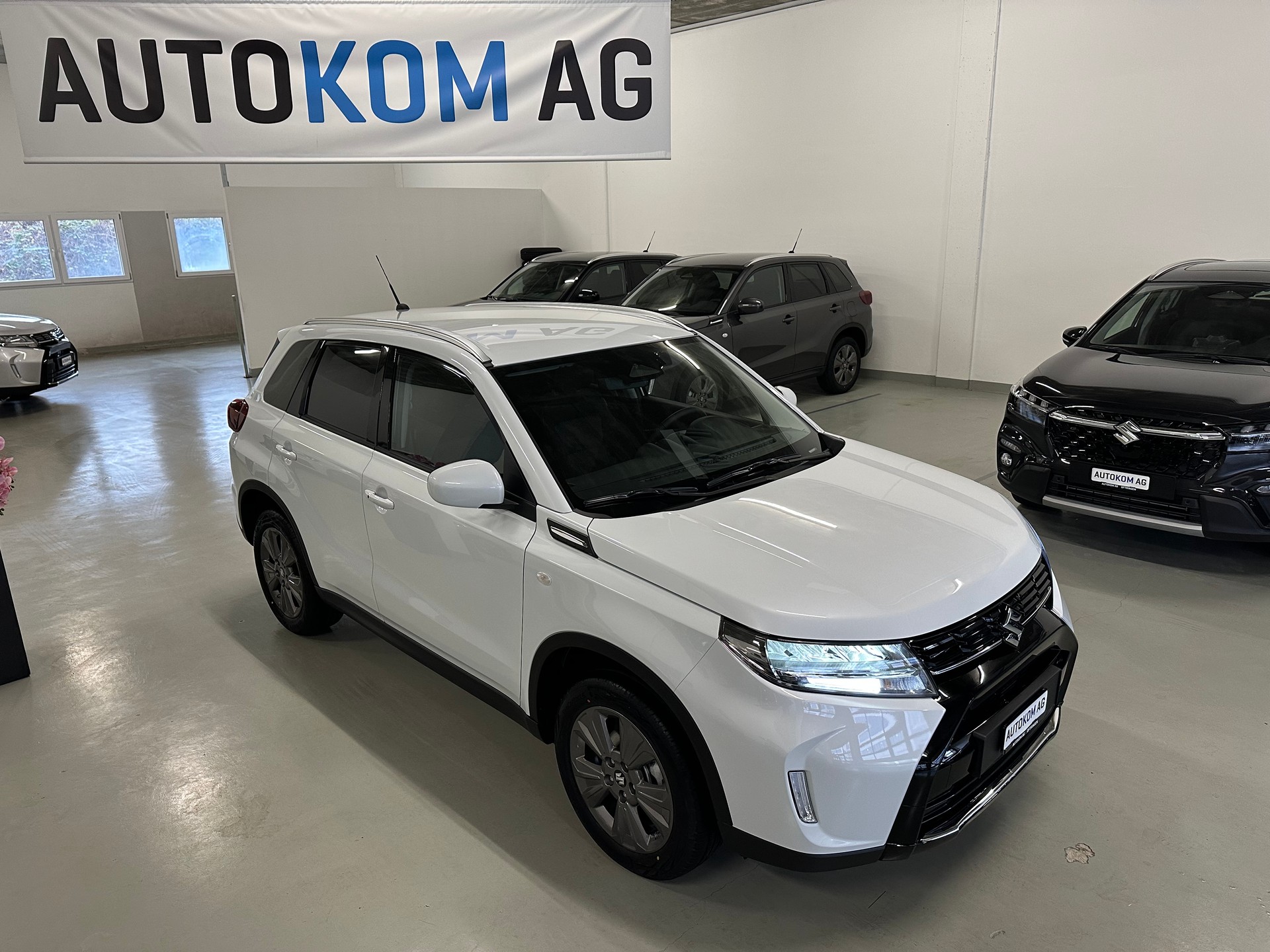SUZUKI Vitara 1.4 Boosterjet Compact + 4x4 Hybrid Automatic-image-1
