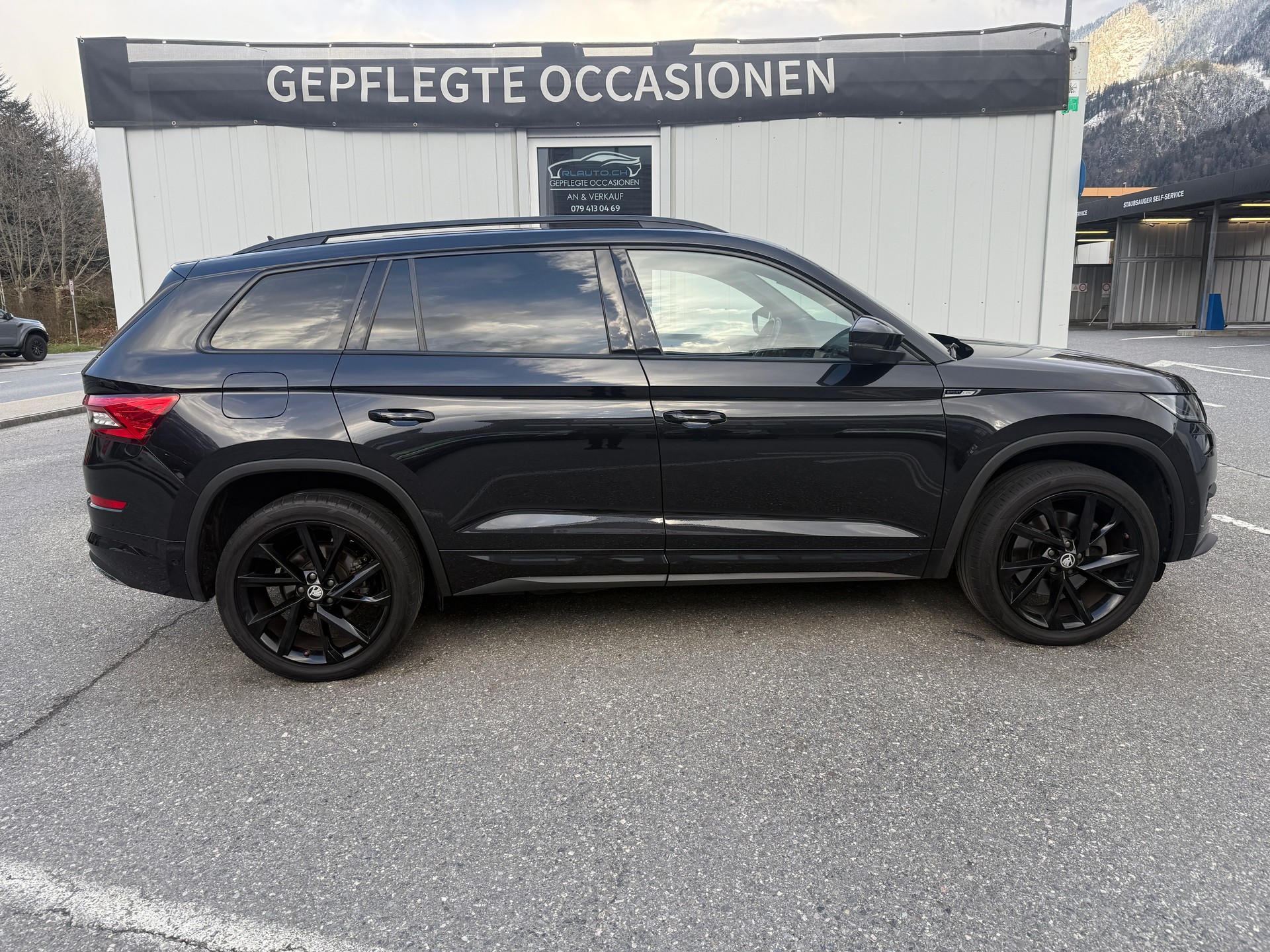 SKODA Kodiaq 2.0 TDI SCR SportLine 4x4 DSG *CH-Fahrzeug**Panorama**AHK*-image-2