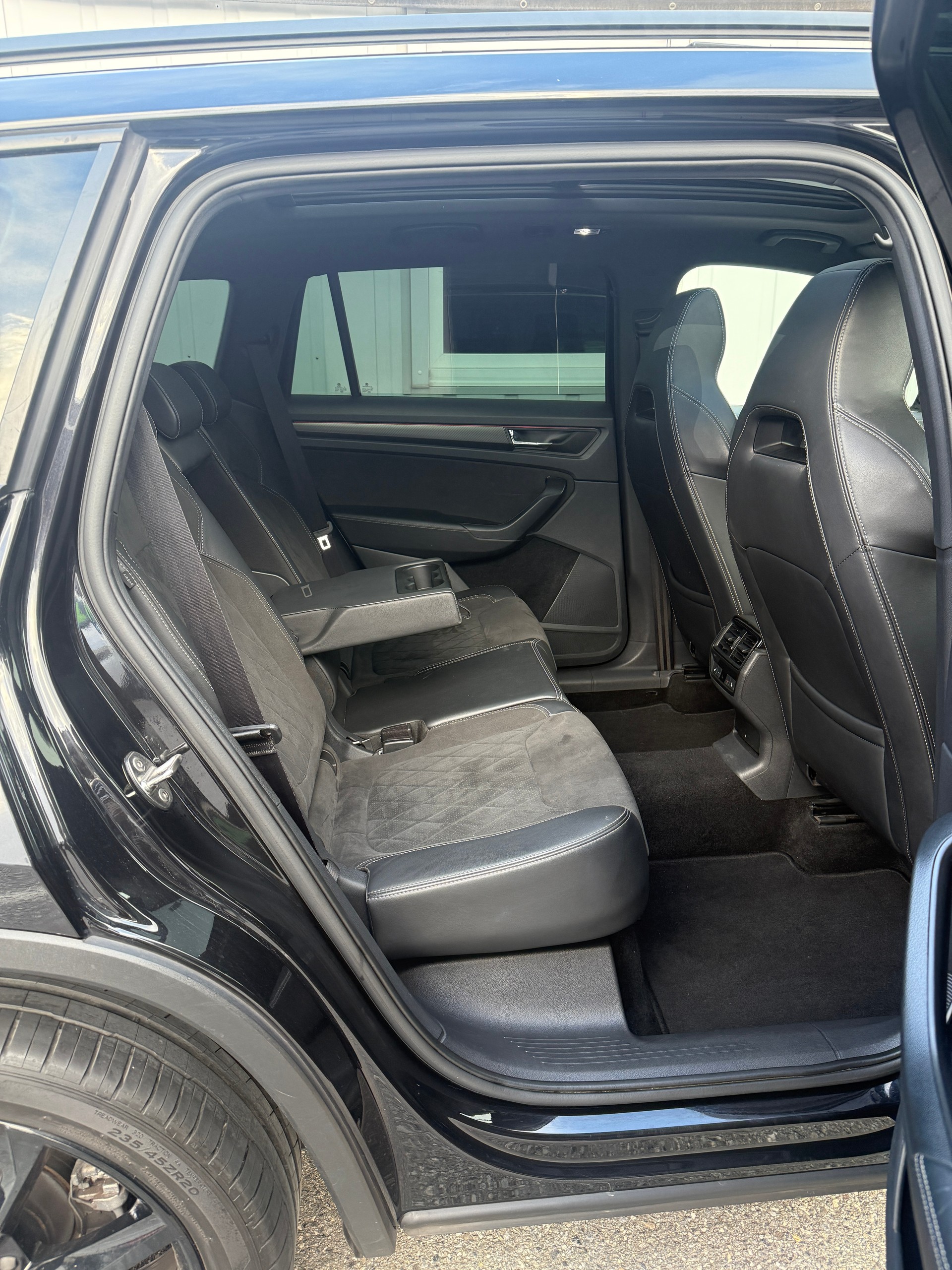 SKODA Kodiaq 2.0 TDI SCR SportLine 4x4 DSG *CH-Fahrzeug**Panorama**AHK*-image-15