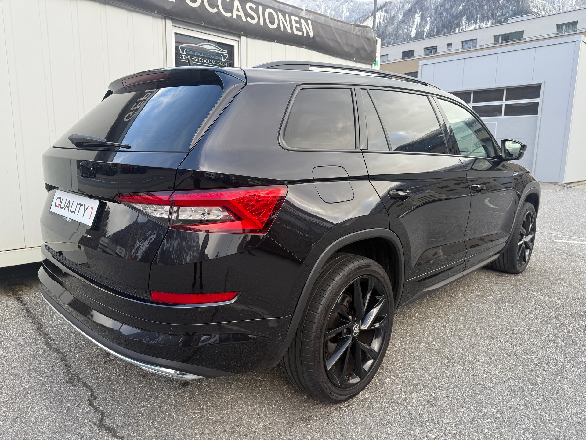 SKODA Kodiaq 2.0 TDI SCR SportLine 4x4 DSG *CH-Fahrzeug**Panorama**AHK*-image-3