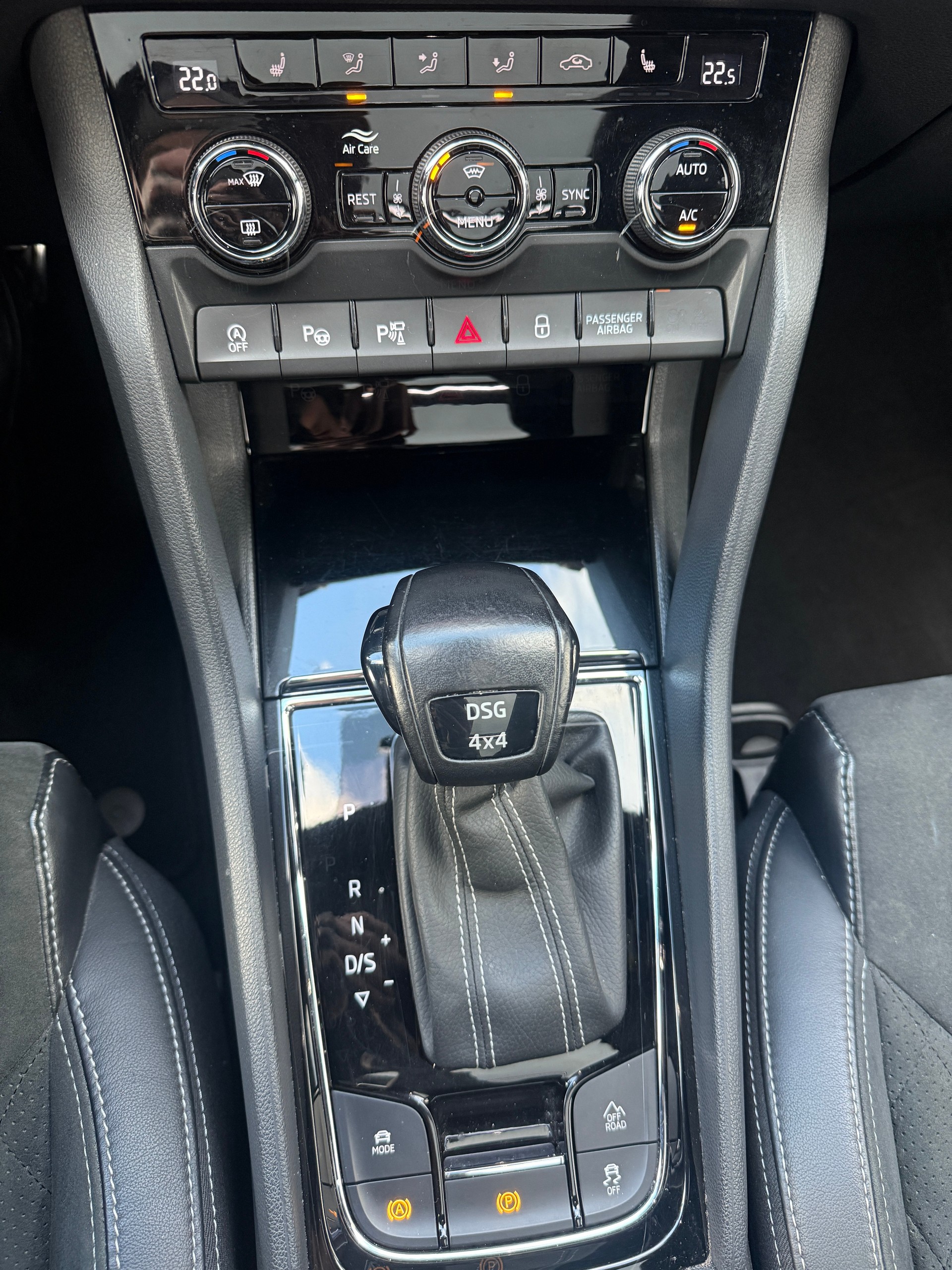 SKODA Kodiaq 2.0 TDI SCR SportLine 4x4 DSG *CH-Fahrzeug**Panorama**AHK*-image-25