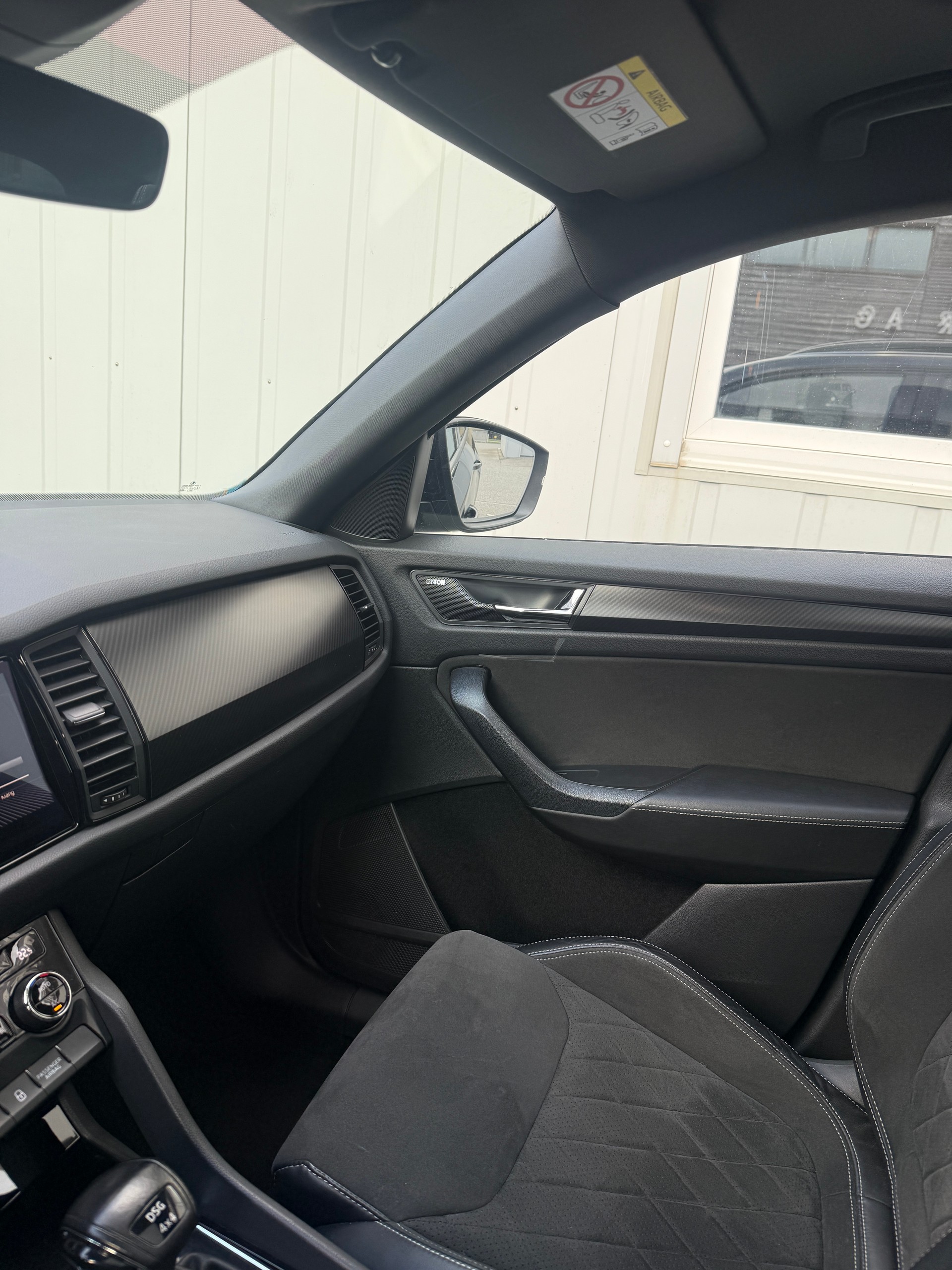 SKODA Kodiaq 2.0 TDI SCR SportLine 4x4 DSG *CH-Fahrzeug**Panorama**AHK*-image-18
