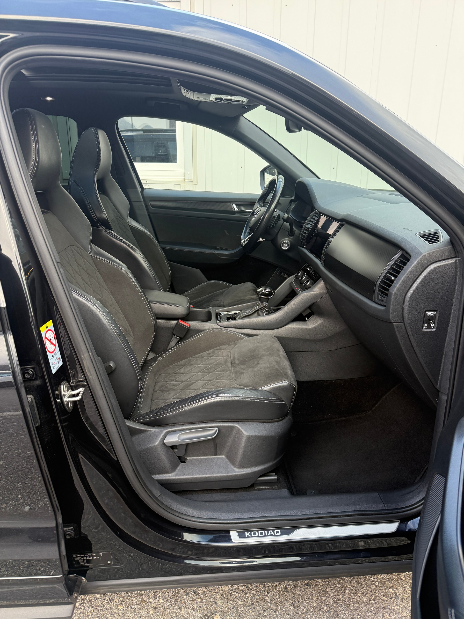 SKODA Kodiaq 2.0 TDI SCR SportLine 4x4 DSG *CH-Fahrzeug**Panorama**AHK*-image-14