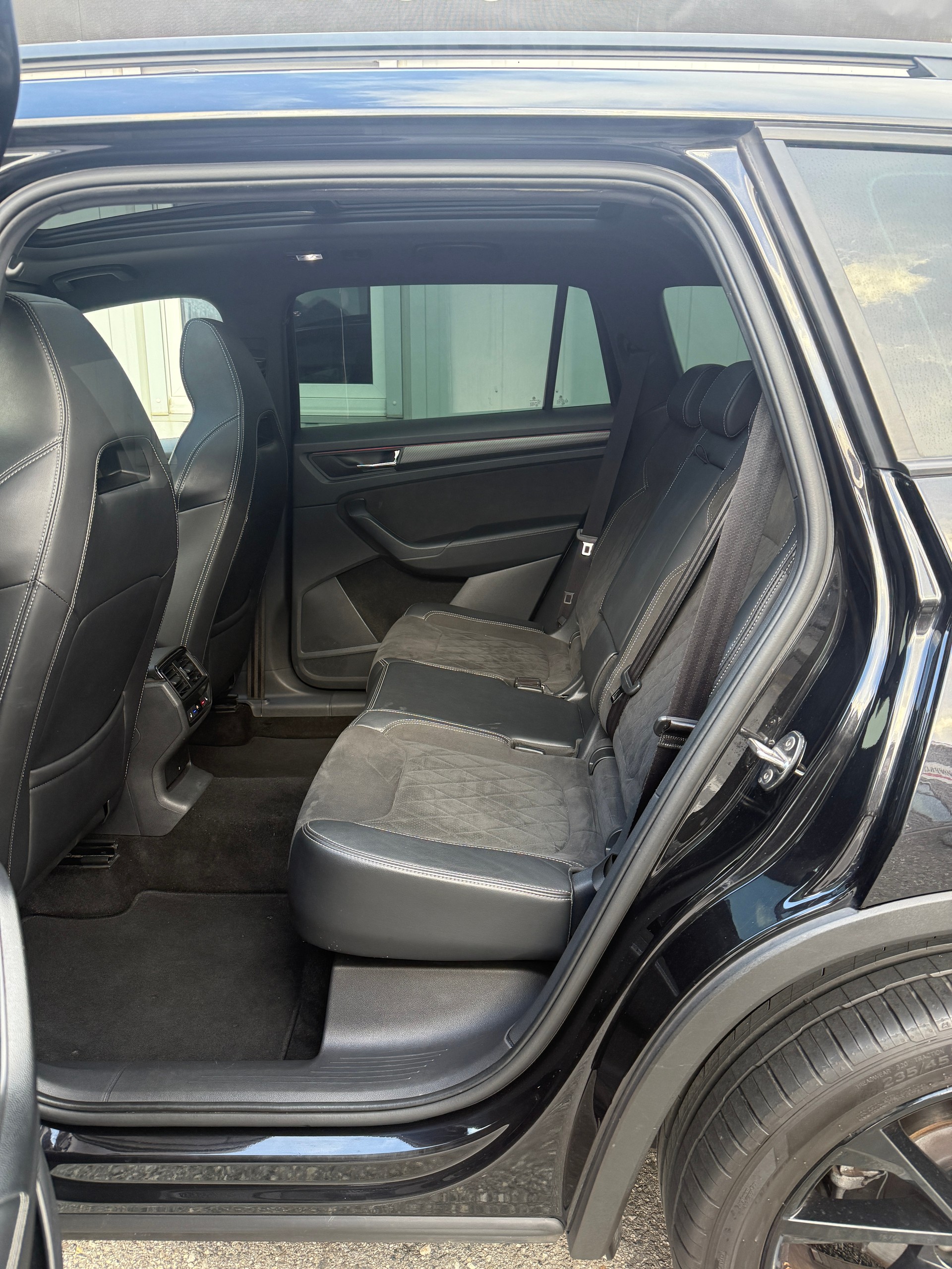 SKODA Kodiaq 2.0 TDI SCR SportLine 4x4 DSG *CH-Fahrzeug**Panorama**AHK*-image-13
