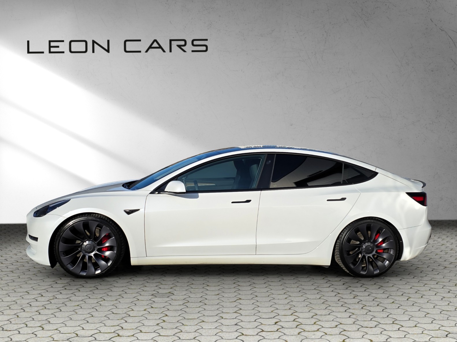 TESLA Model 3 Performance Dual Motor AWD 535 PS-image-4