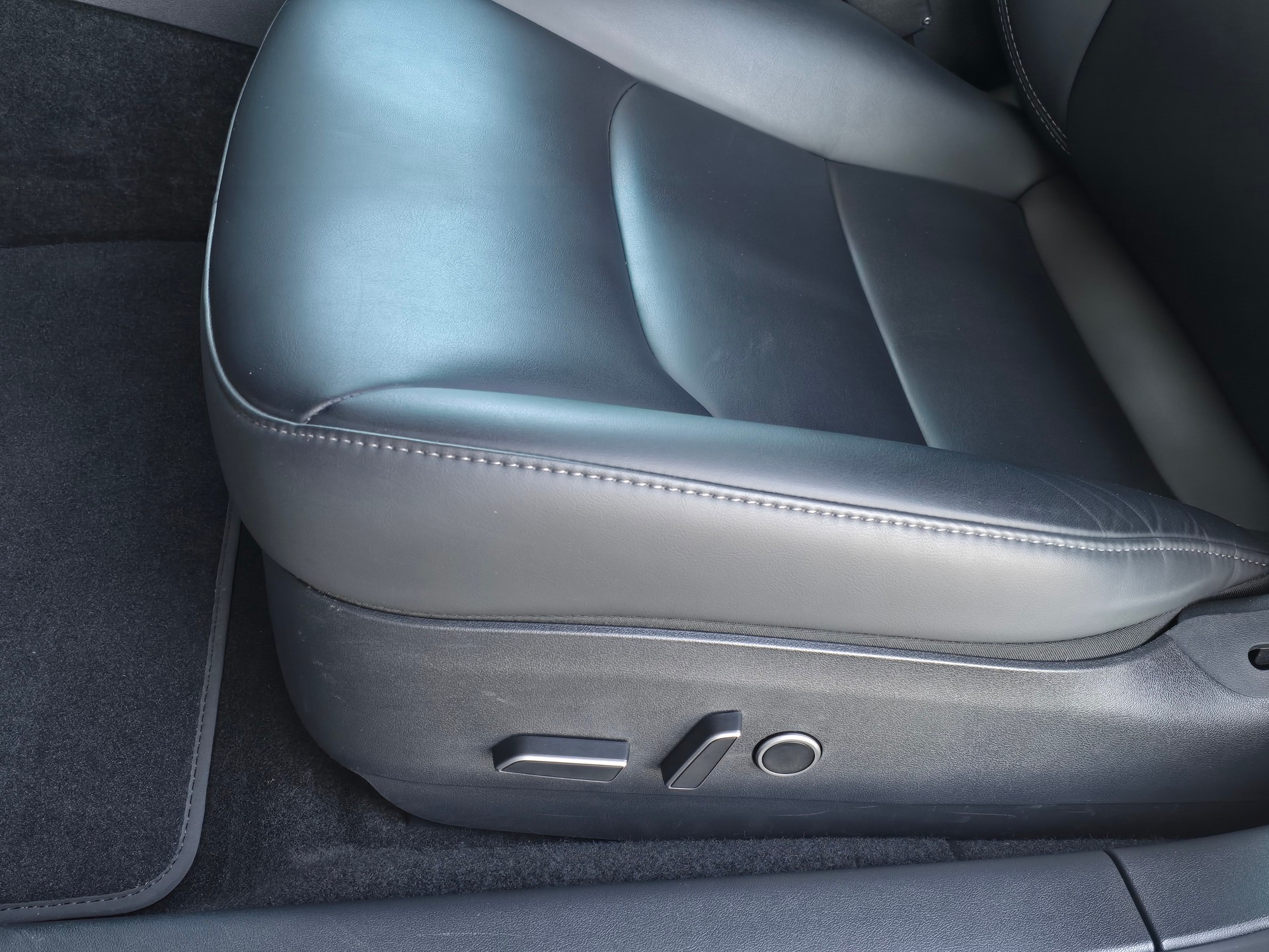 TESLA Model 3 Performance Dual Motor AWD 535 PS-image-23